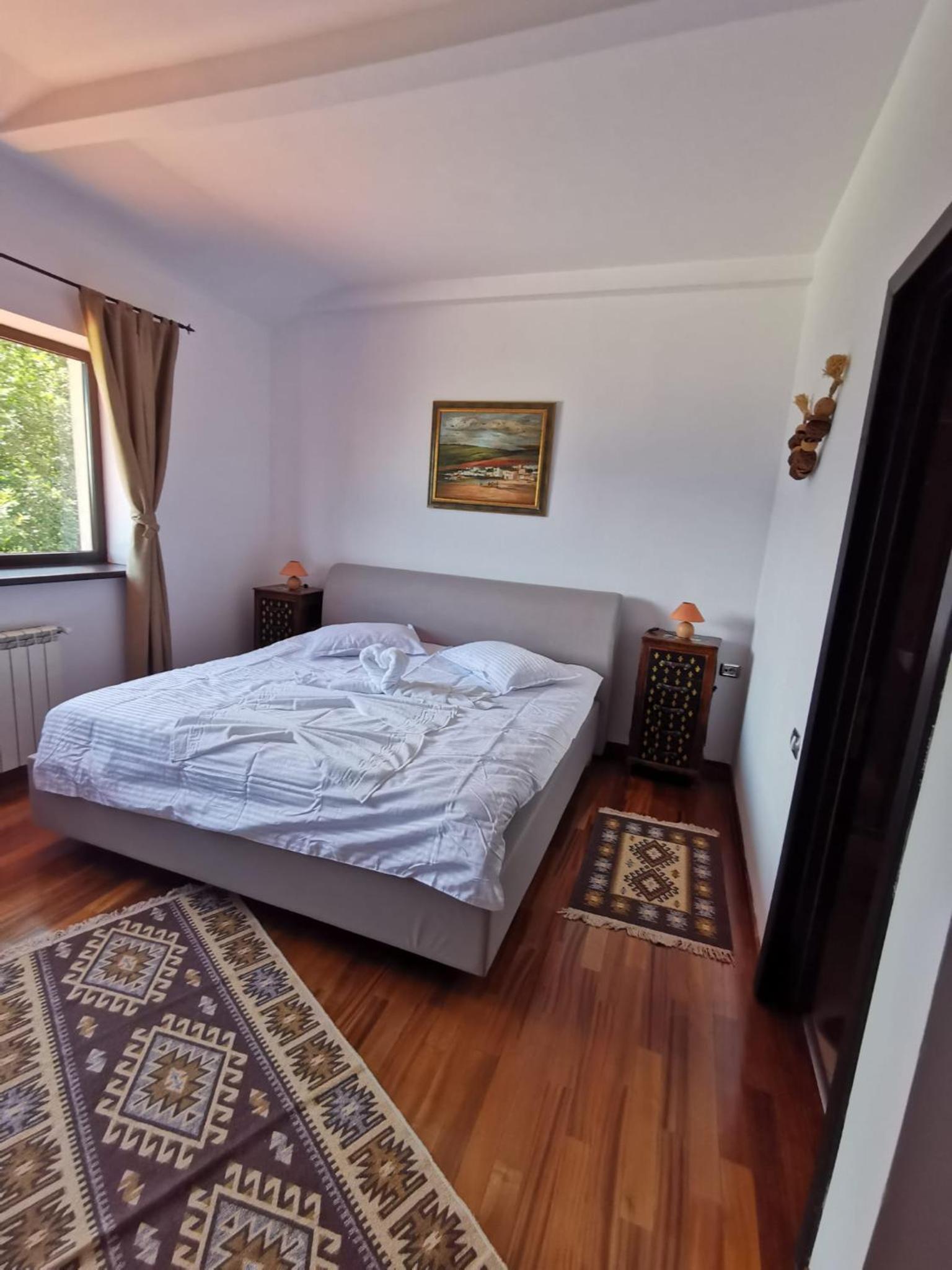 Deluxe Room (2 Adults + 1 Child) - Photo 1