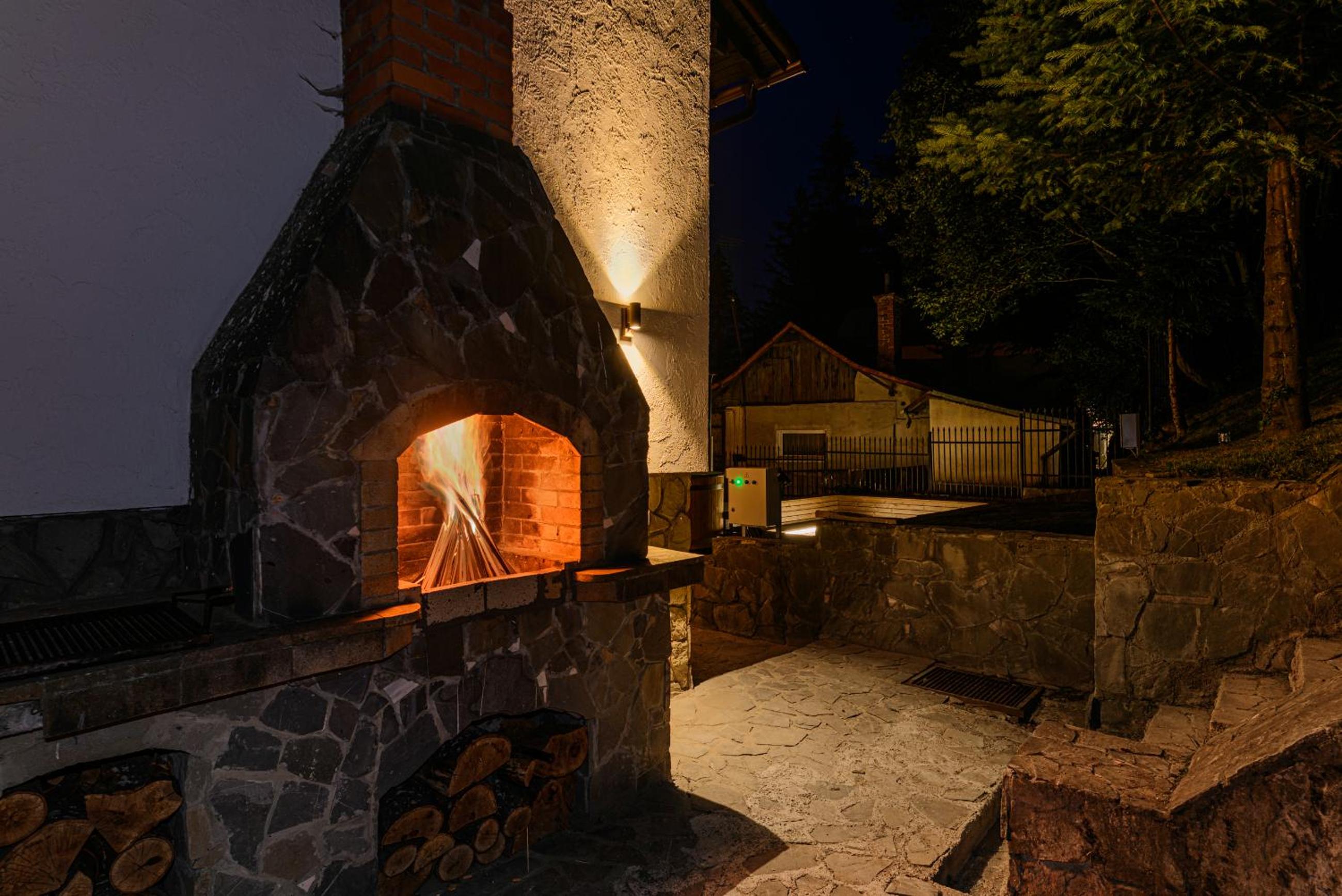 Five-Bedroom House - Photo 42