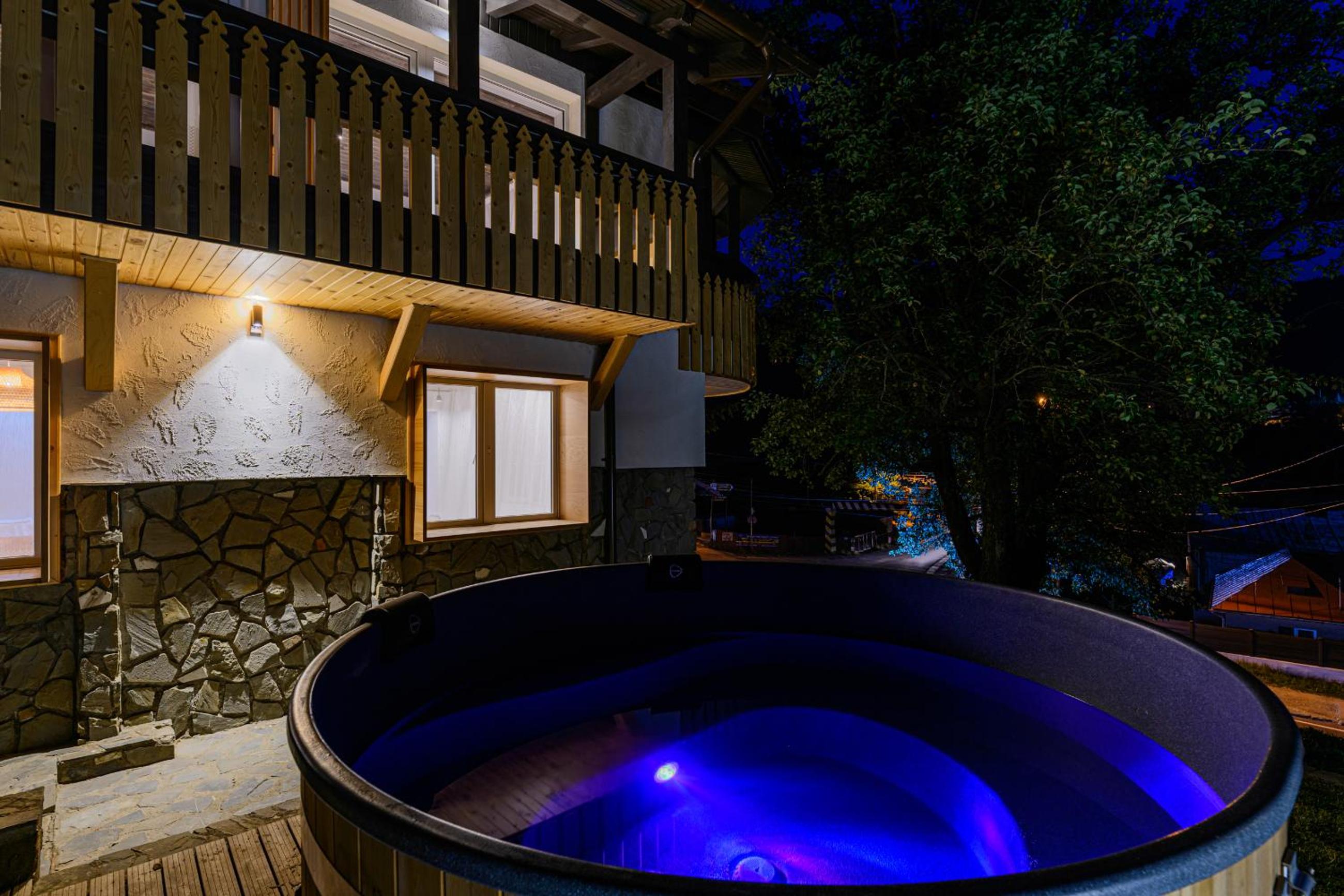 Five-Bedroom House - Photo 43