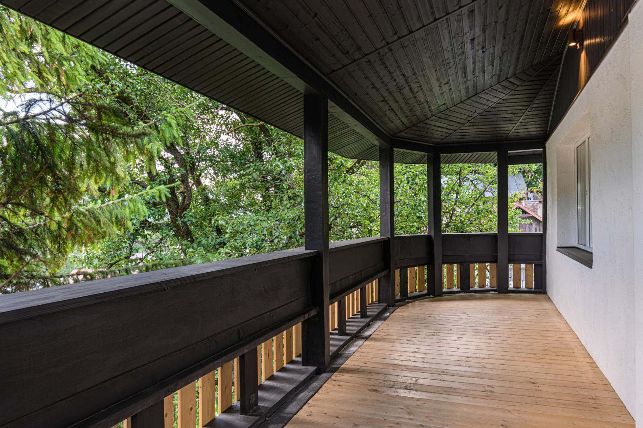 Five-Bedroom House - Photo 44