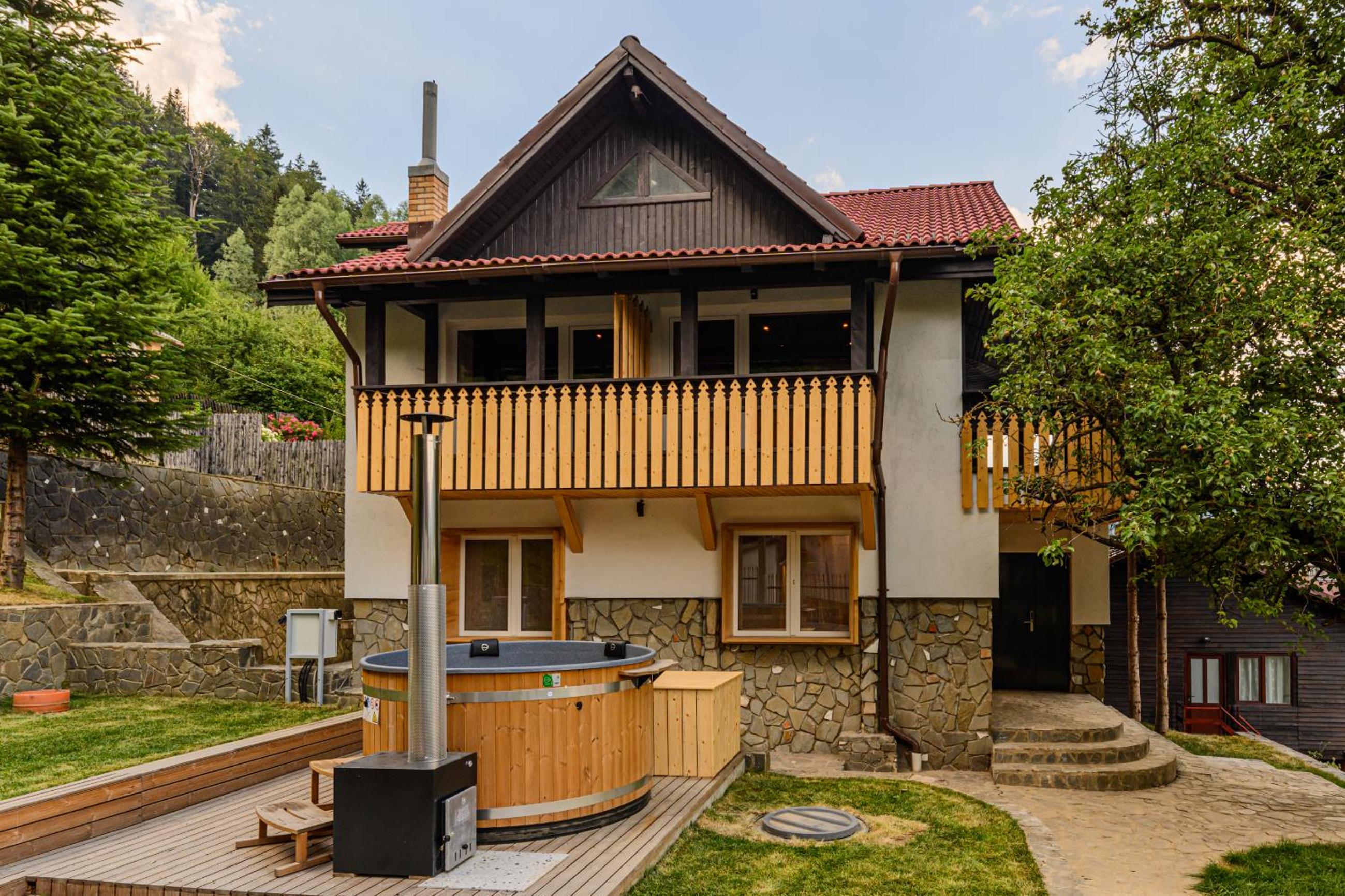 Five-Bedroom House - Photo 50