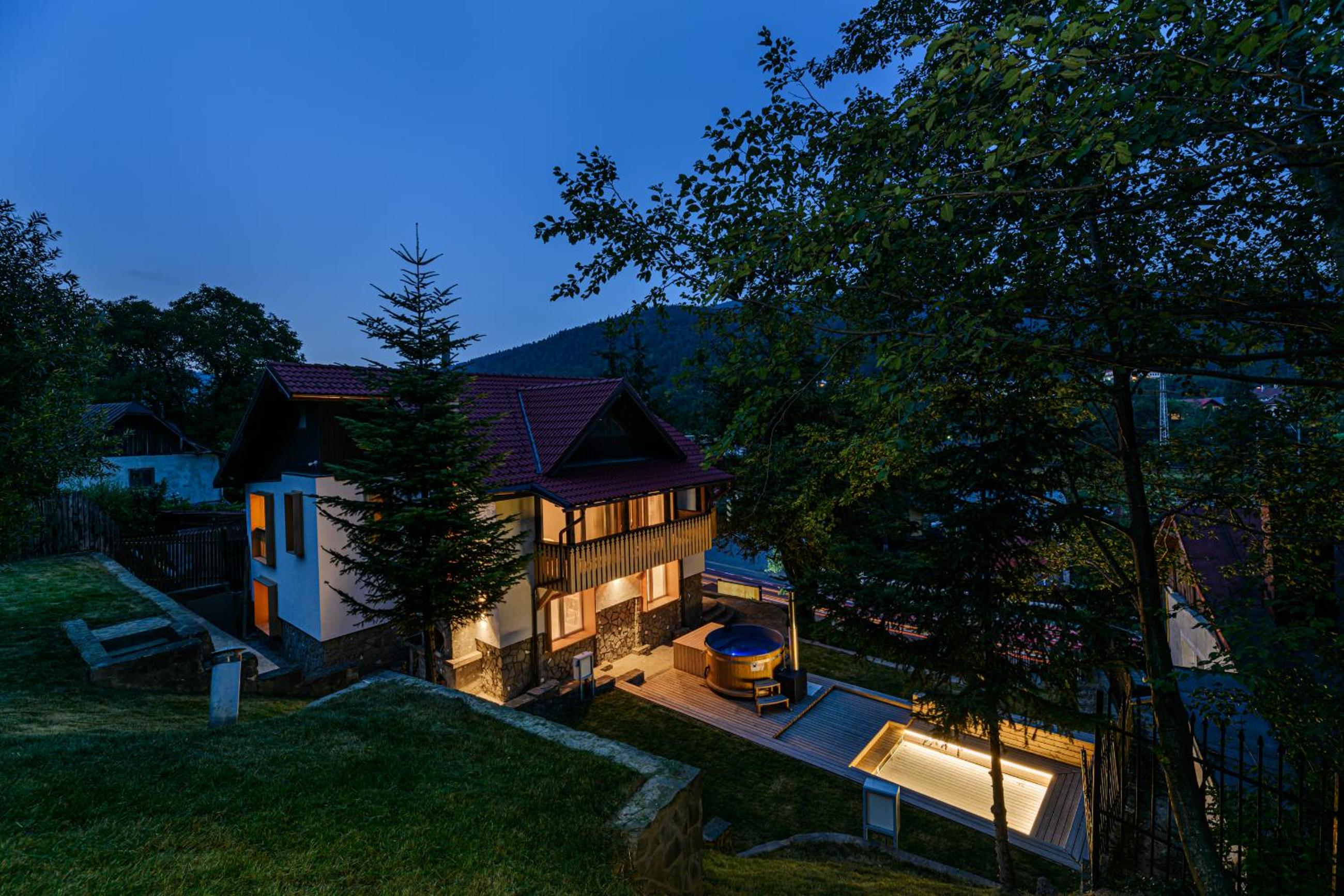Five-Bedroom House - Photo 51