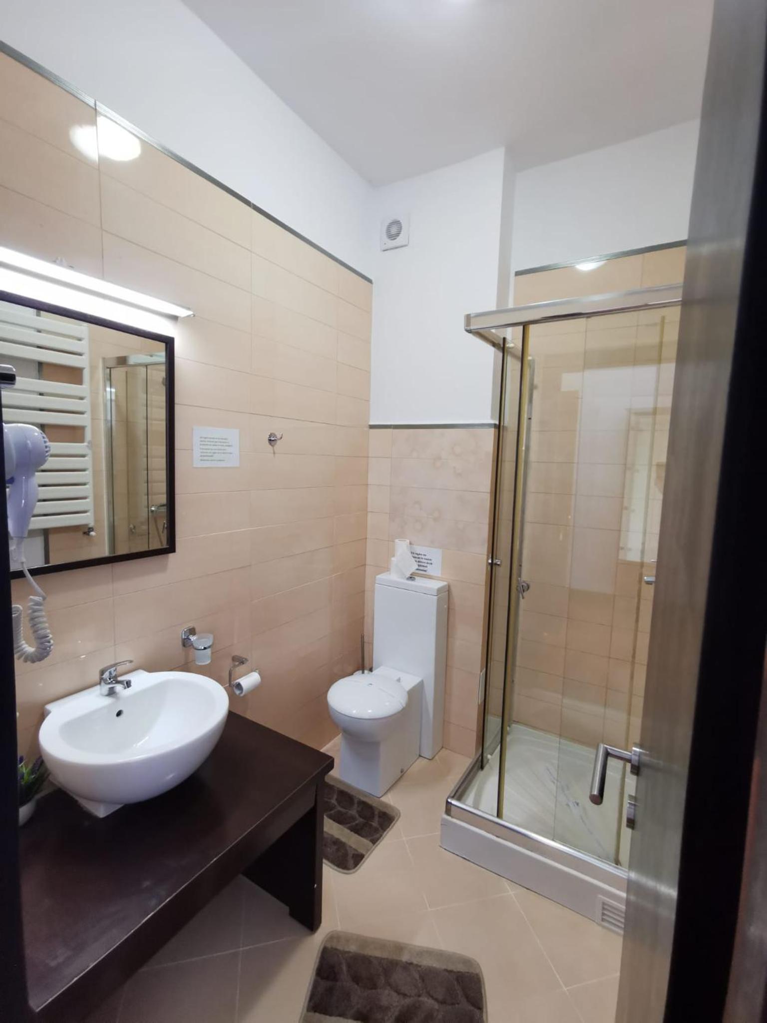 Deluxe Room (2 Adults + 1 Child) - Photo 3