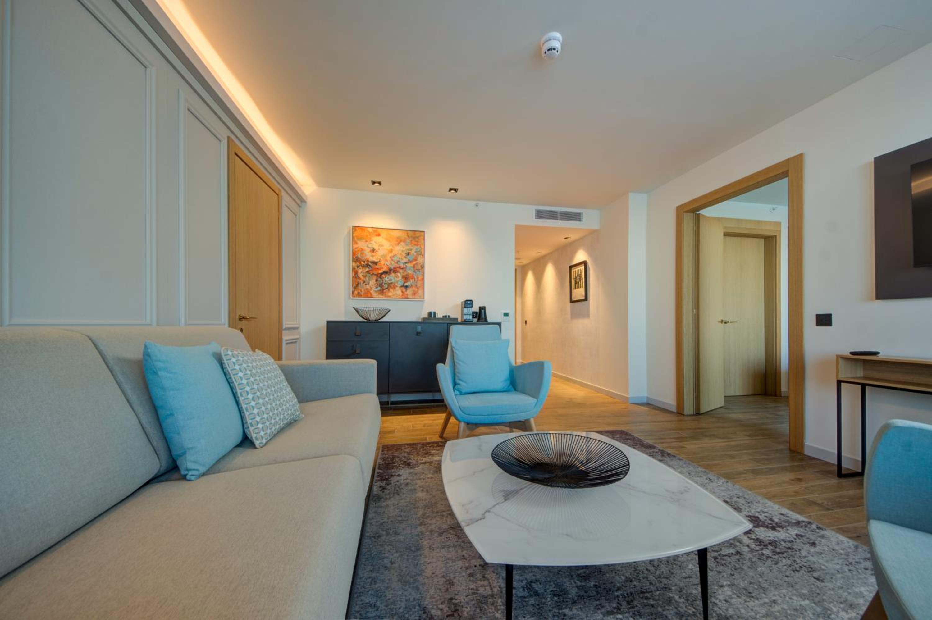 Superior Suite with Sea View - Photo 9