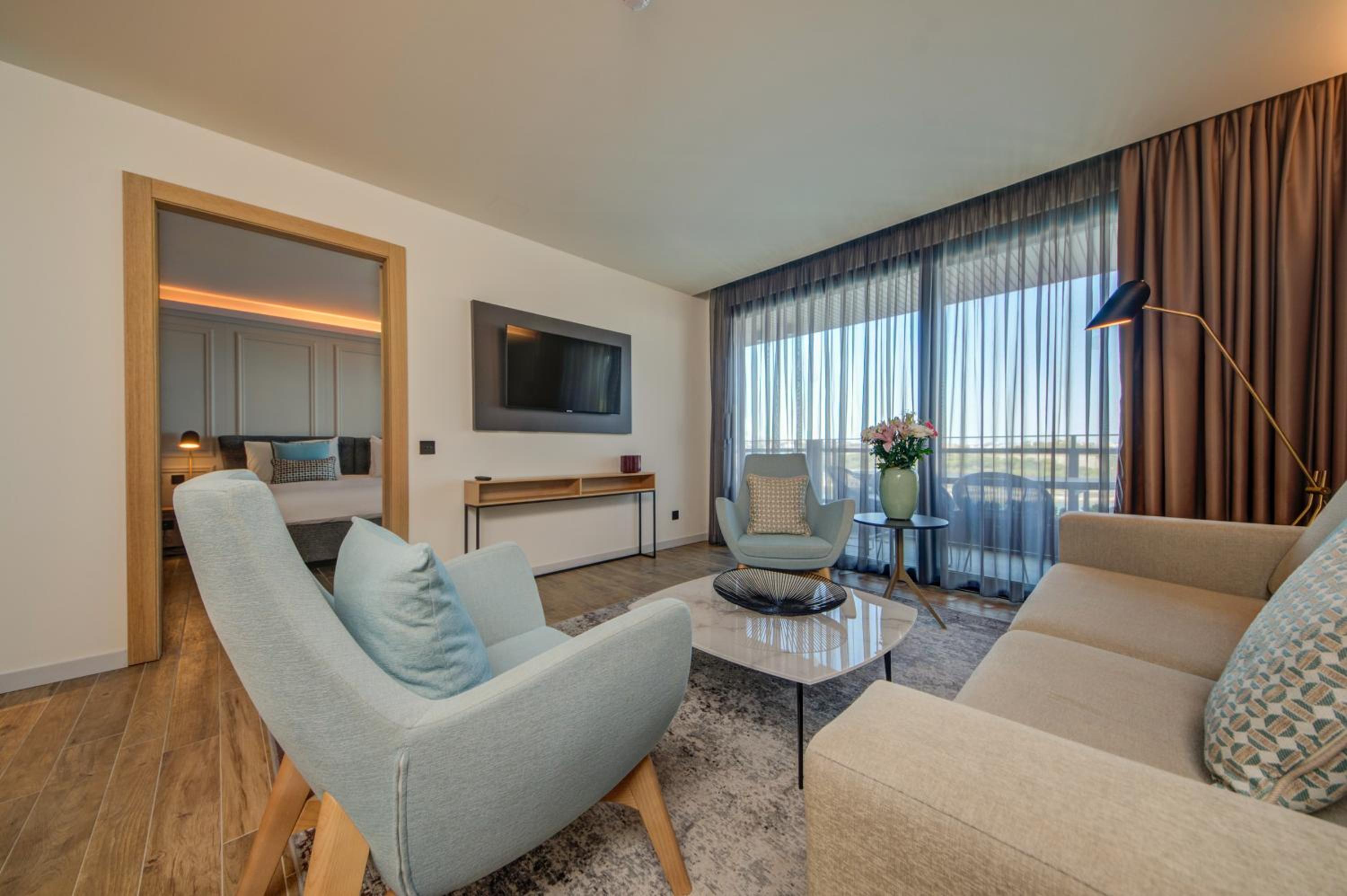 Superior Suite with Sea View - Photo 11
