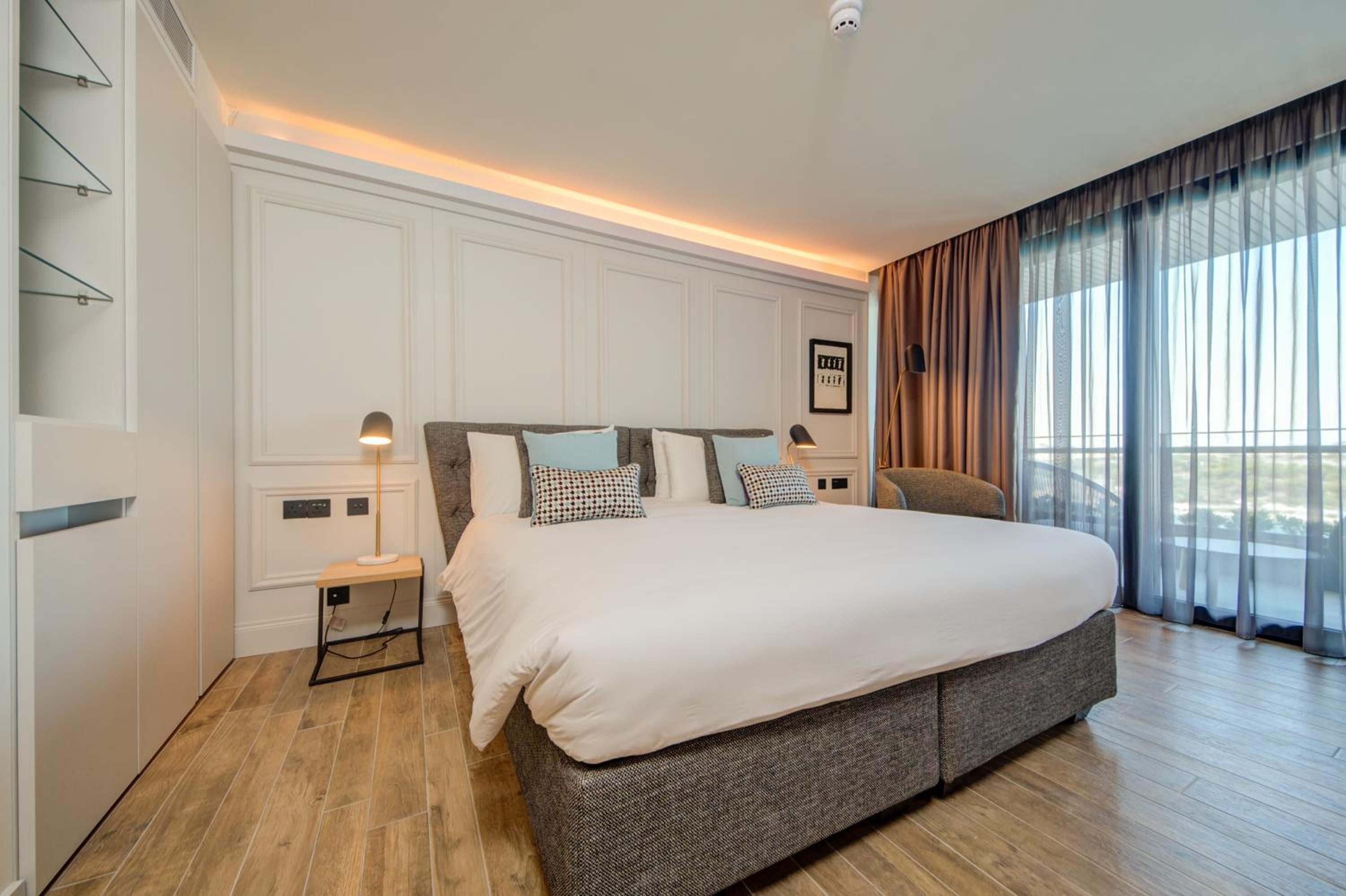 Superior Suite with Sea View - Photo 10