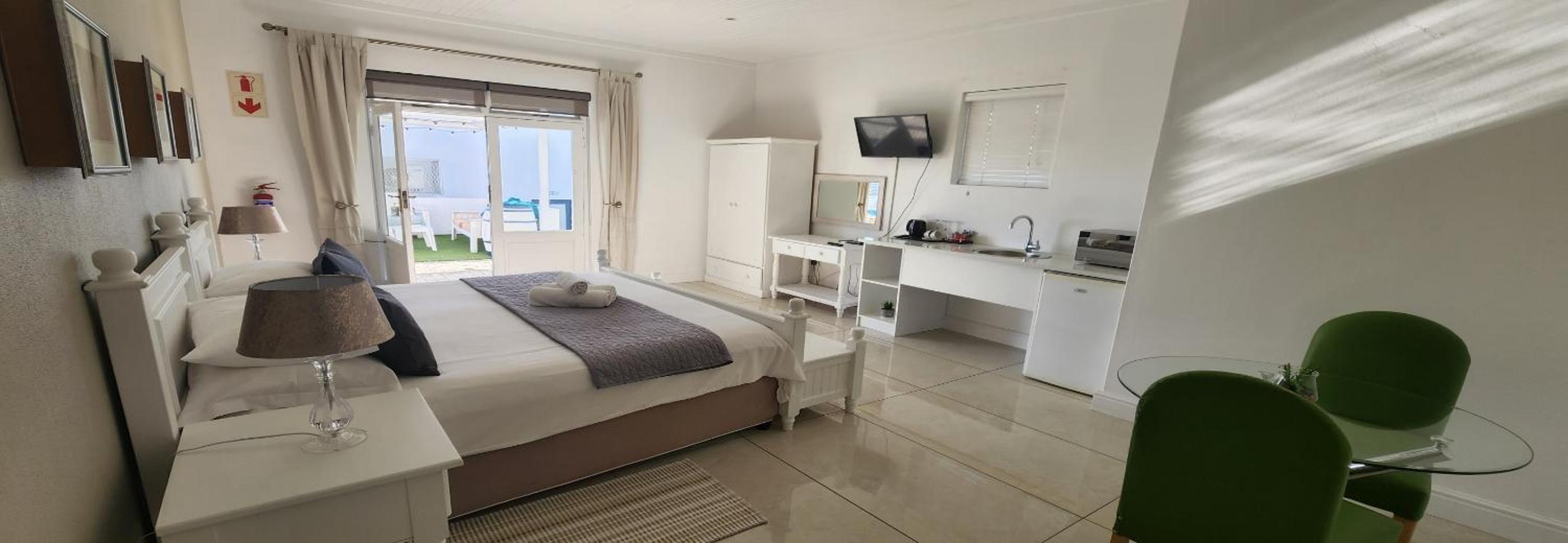 Deluxe Queen Room - Photo 5