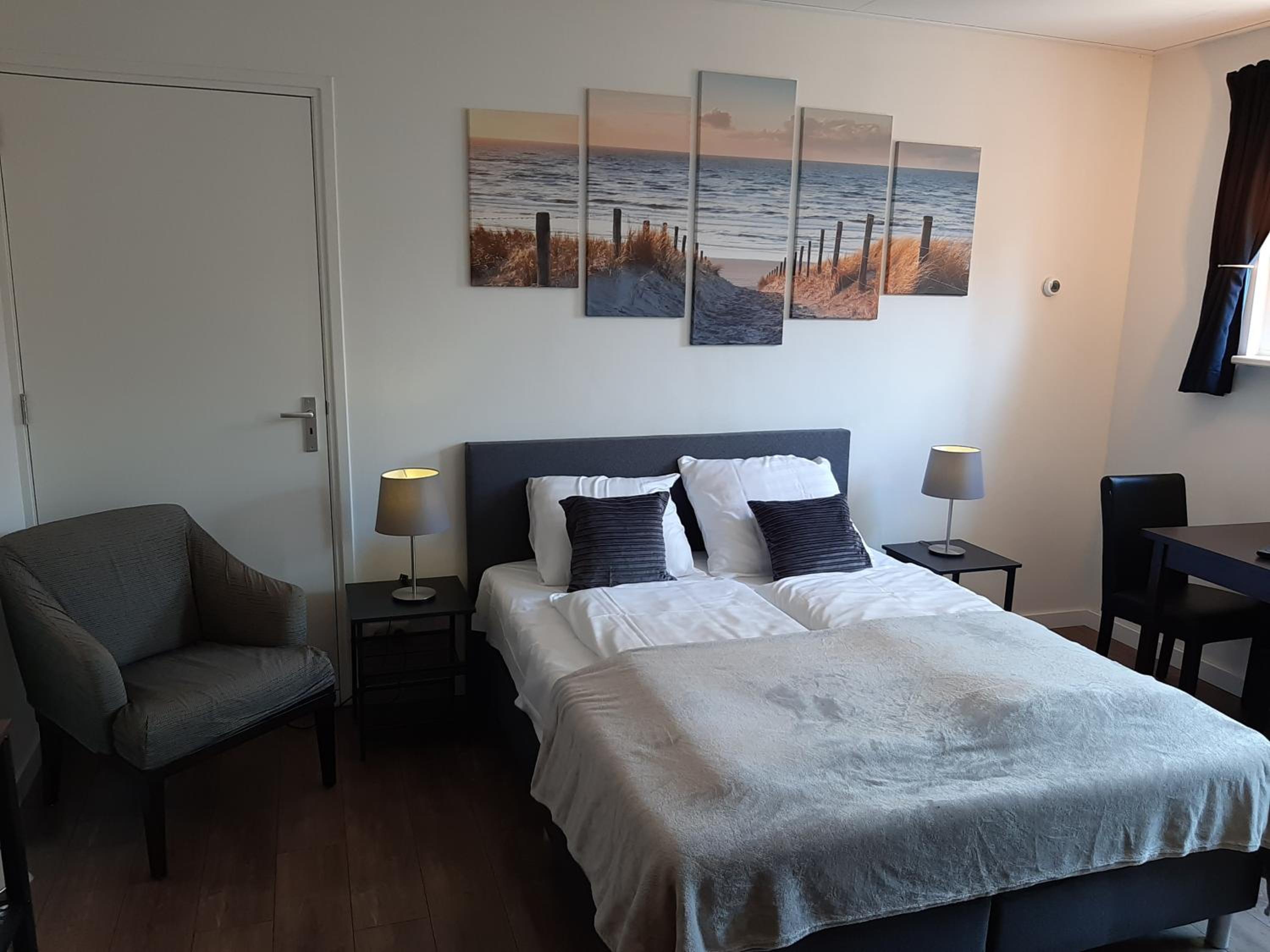 Deluxe Double Room - Photo 8