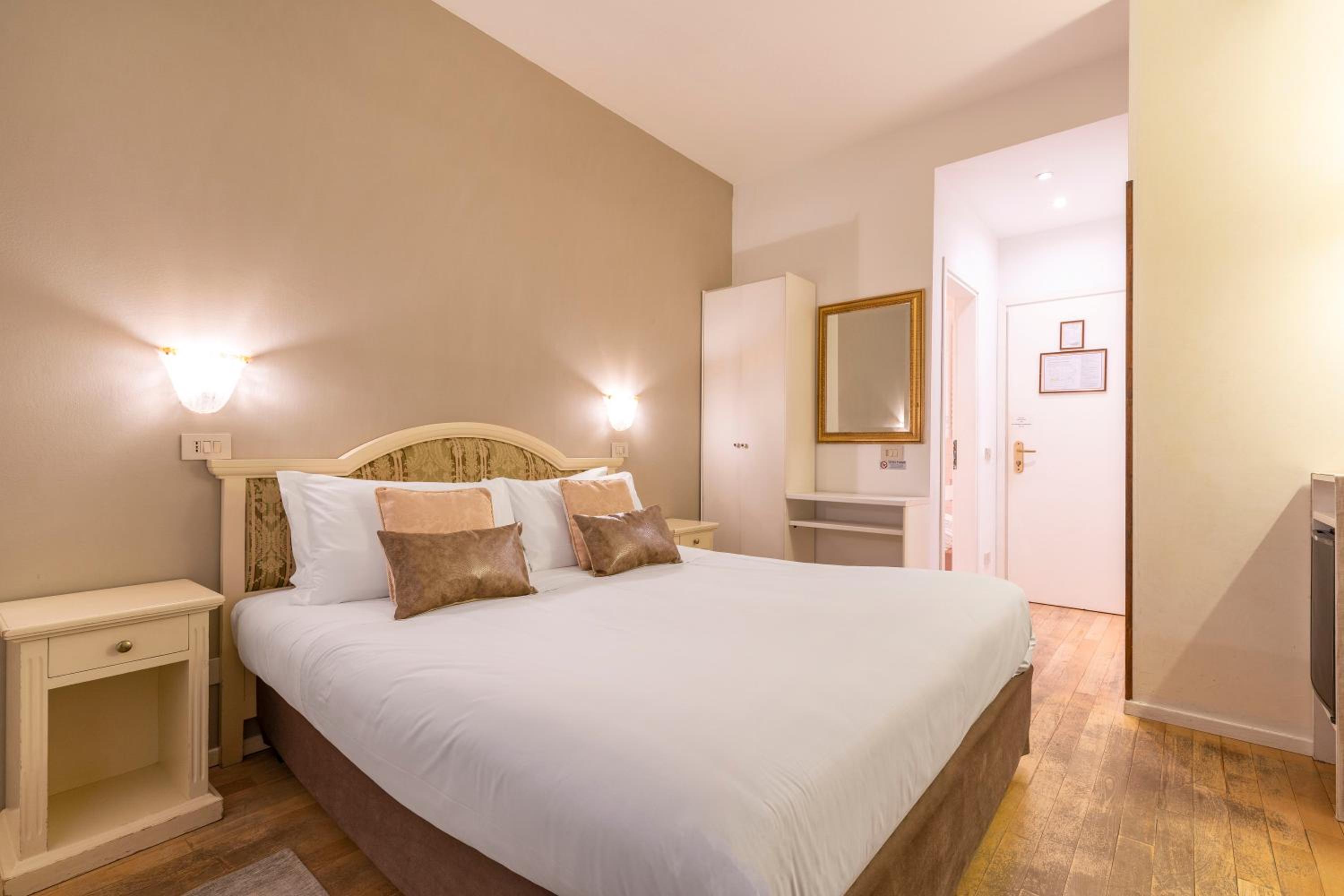 Double or Twin Room photo 2