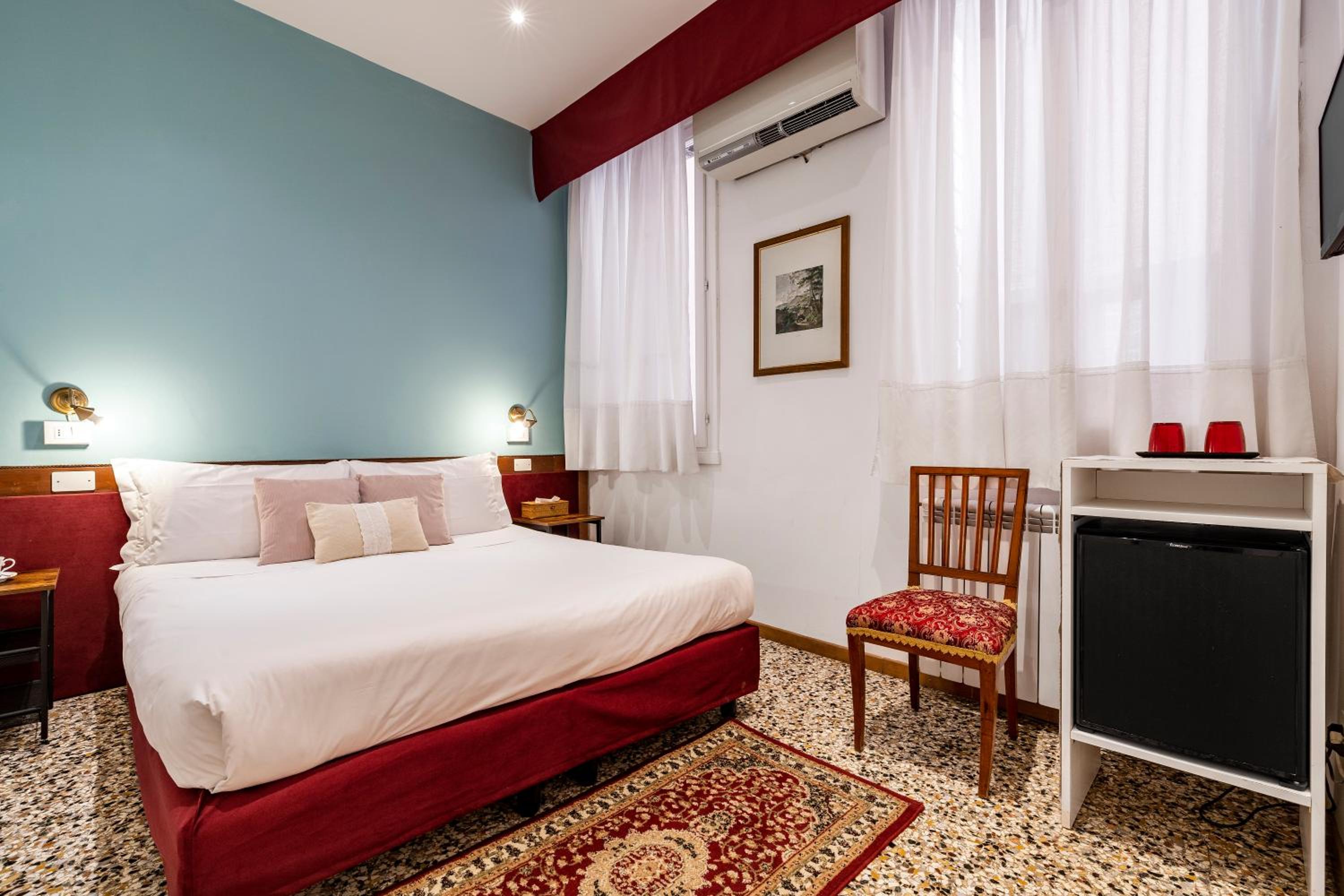 Double or Twin Room photo 3
