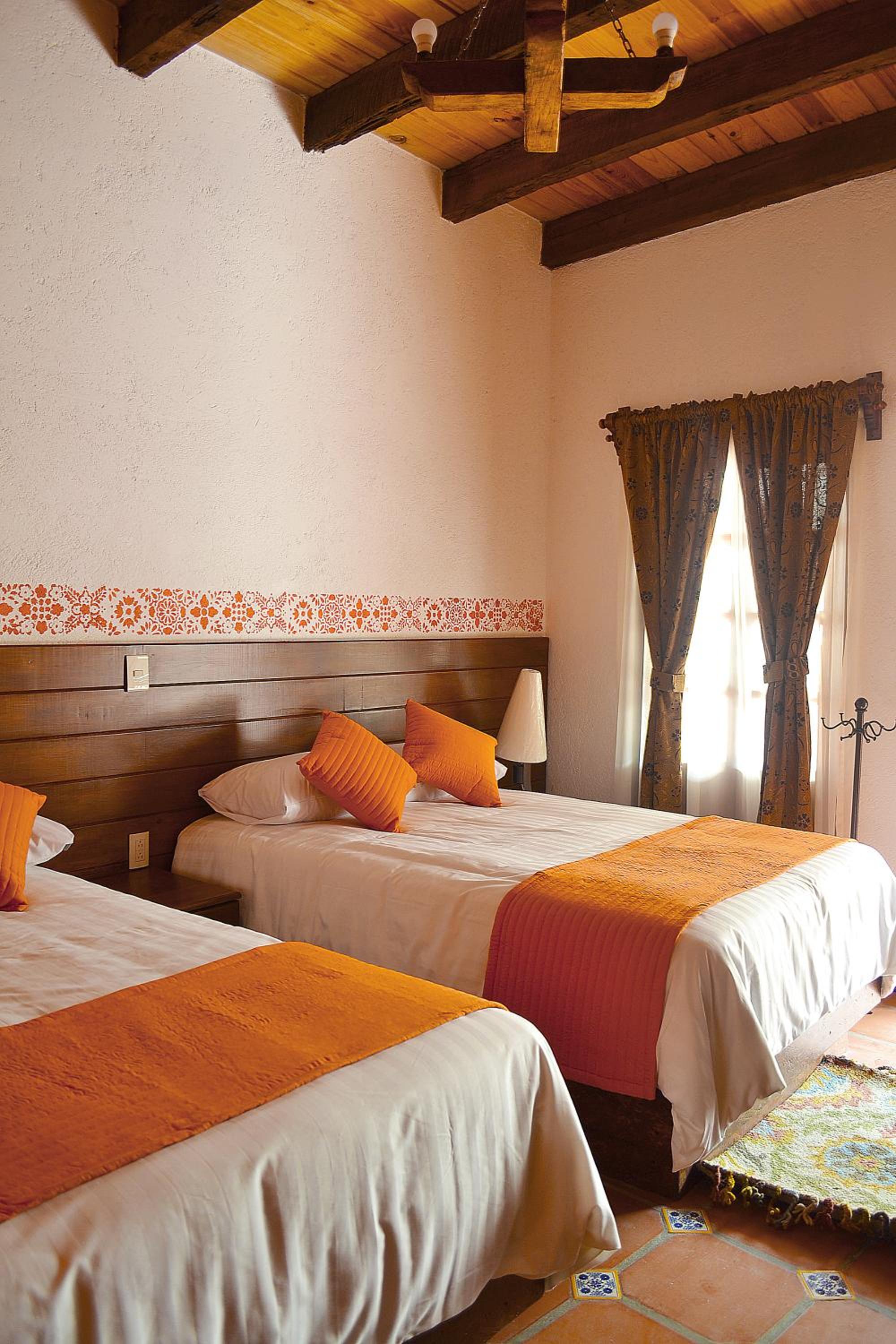 Twin Room - Photo 2