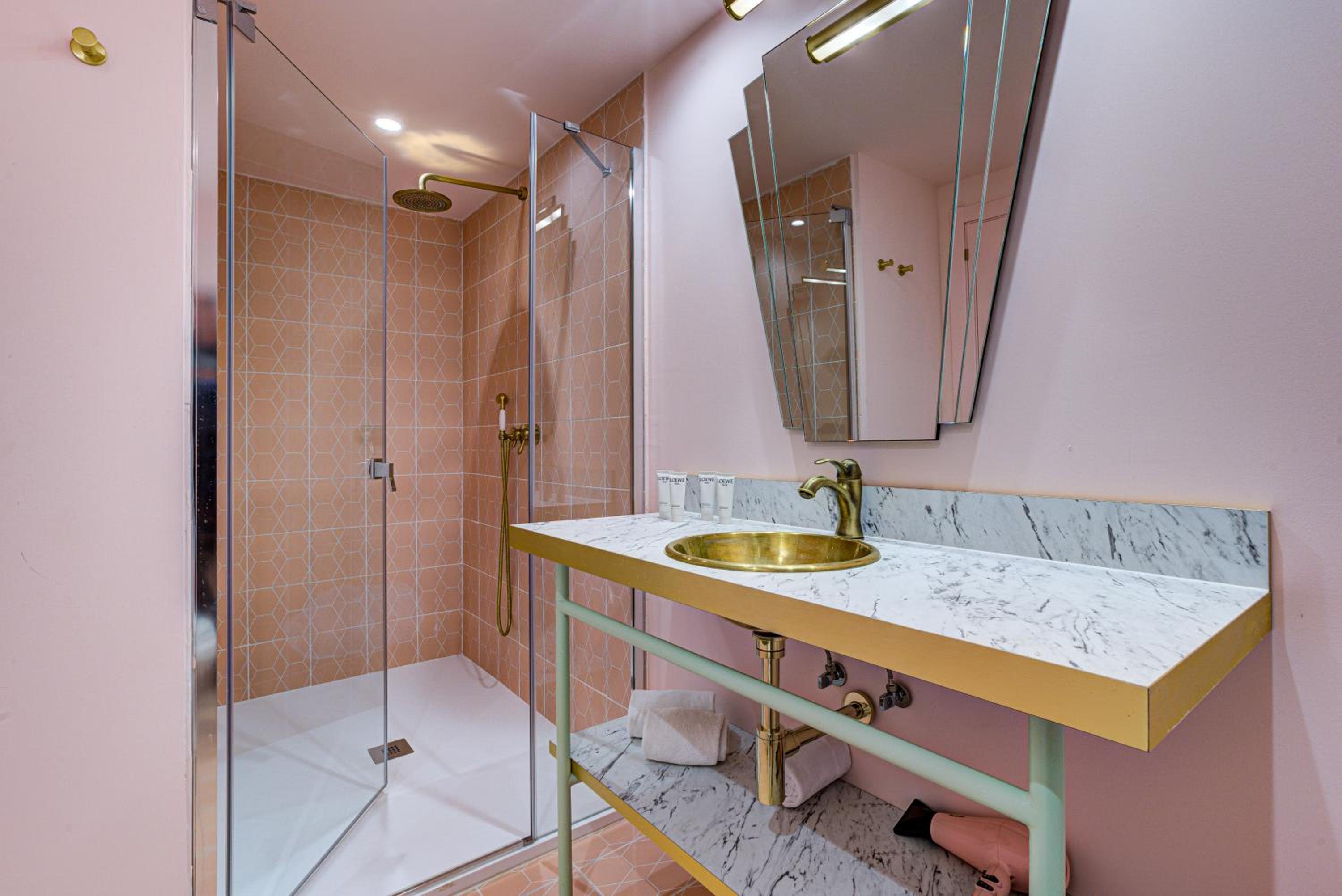 Suite - Photo 7