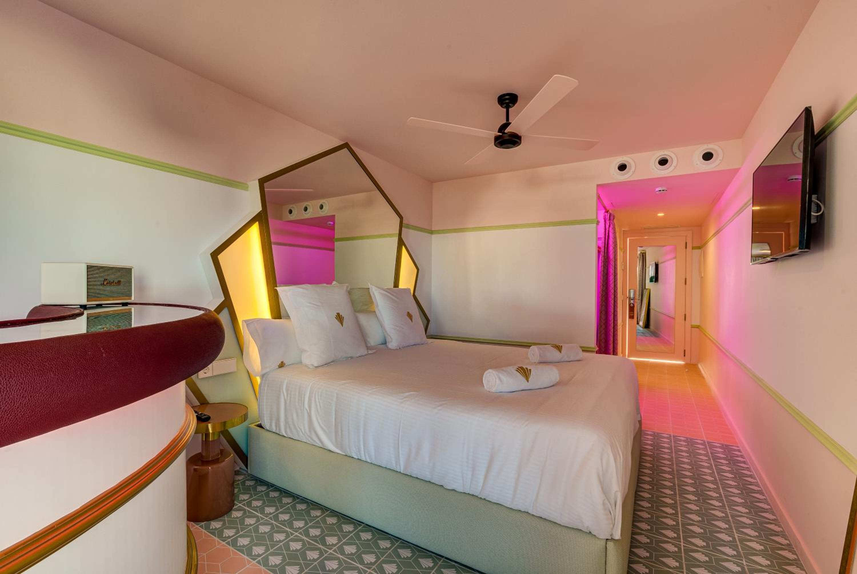 Suite - Photo 9