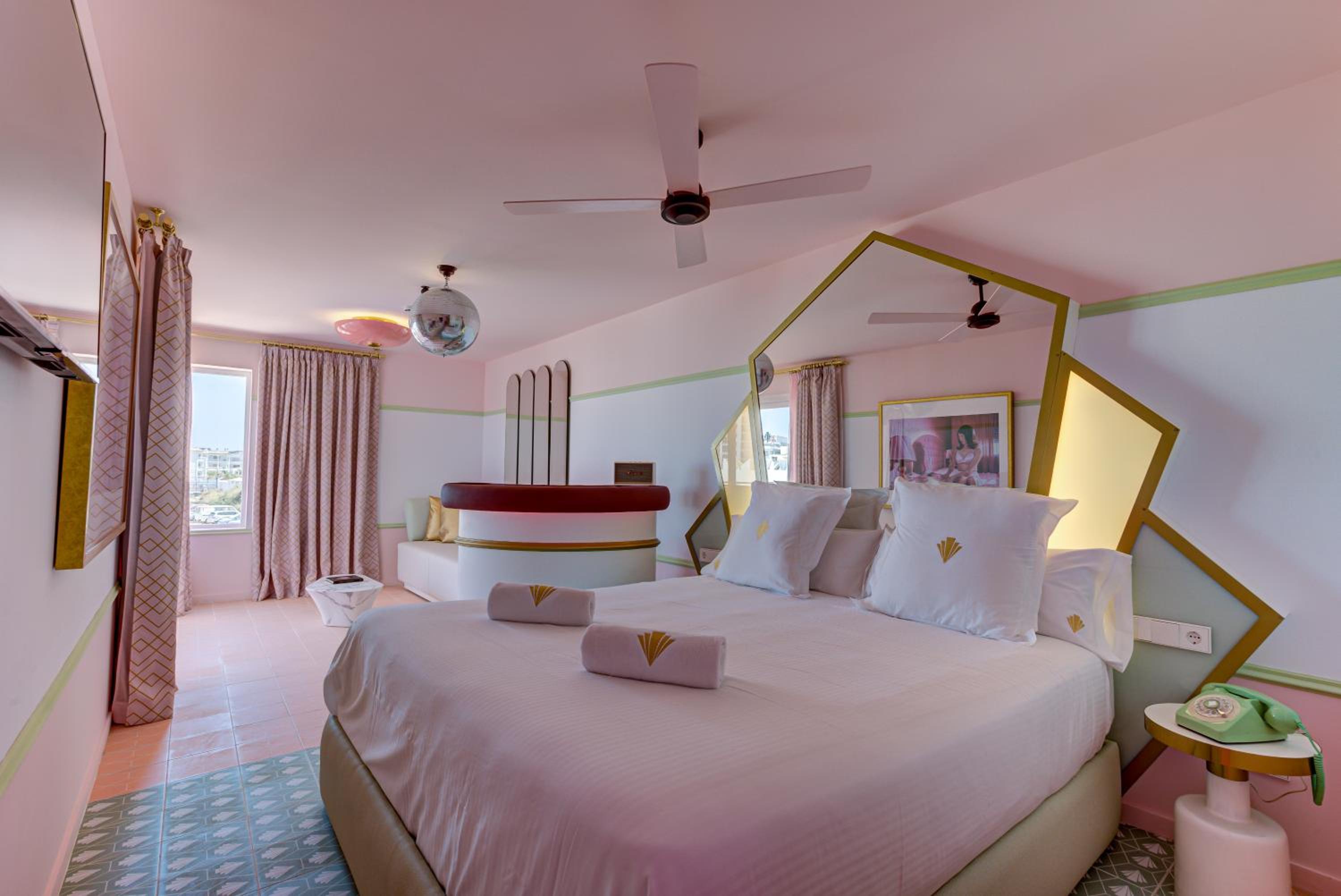 Suite - Photo 3
