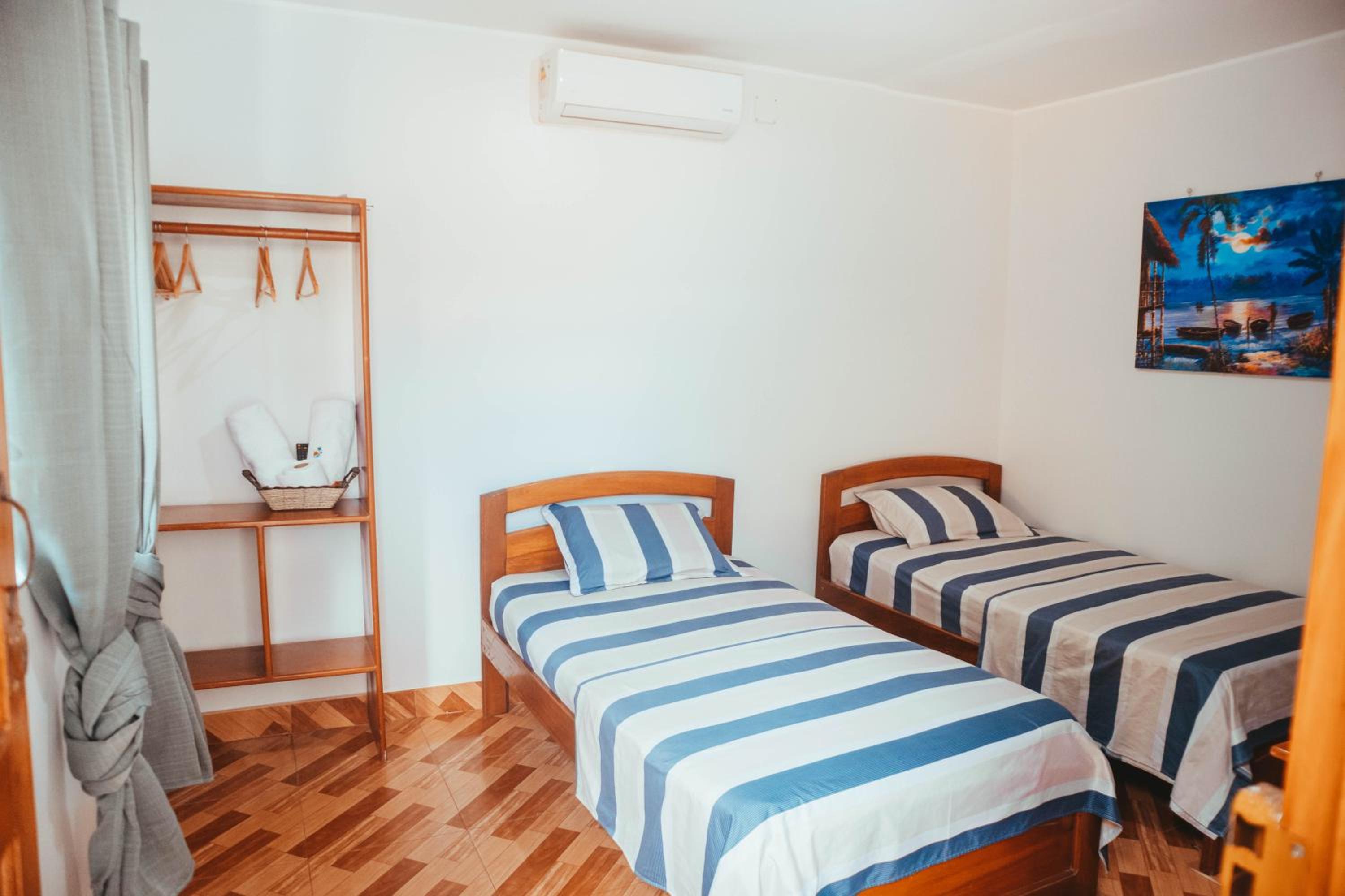 Twin Room with Private Bathroom photo 3