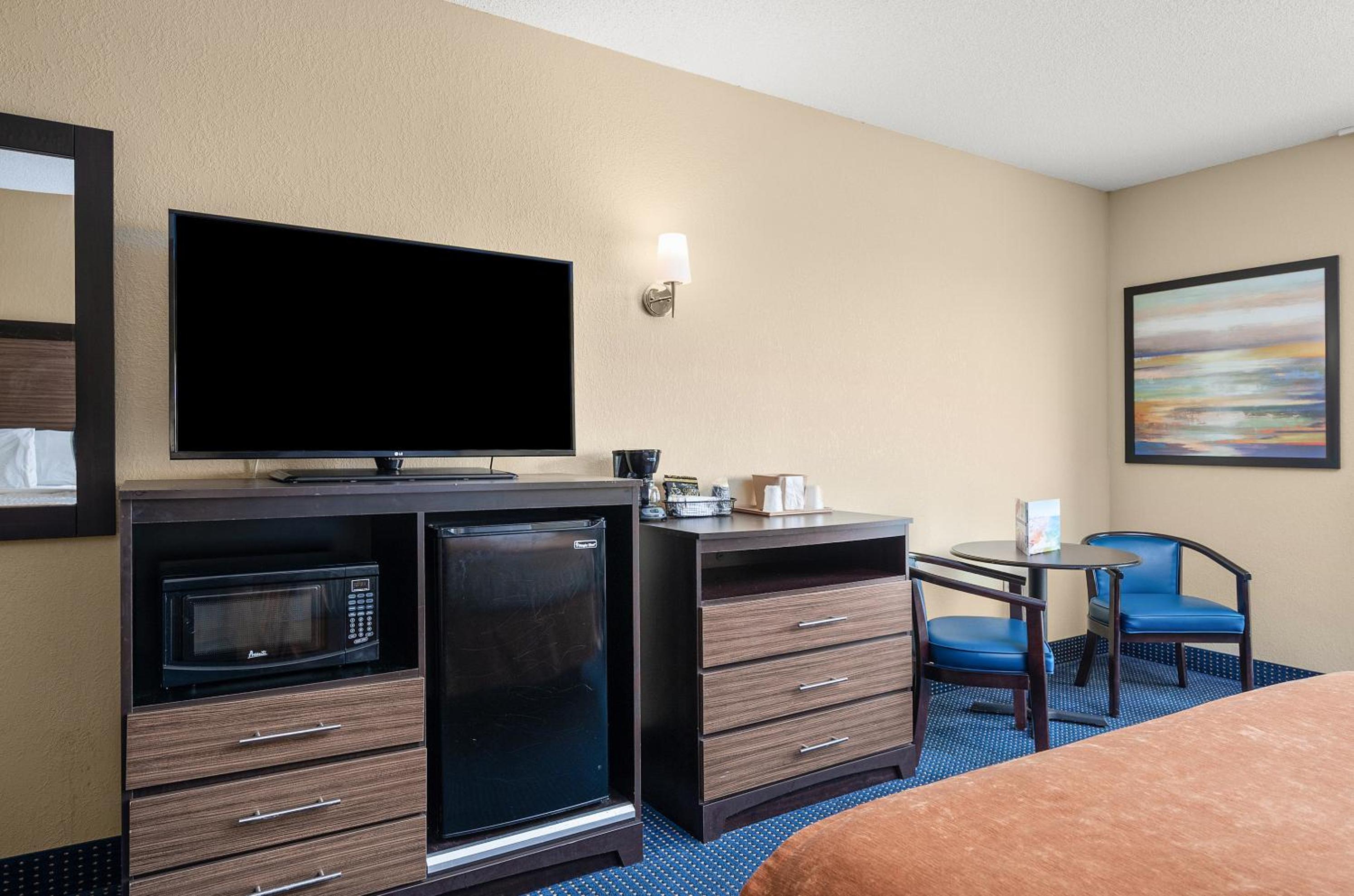 Queen Room with Two Queen Beds - Ocean Front-No Pets Allowed - Photo 5
