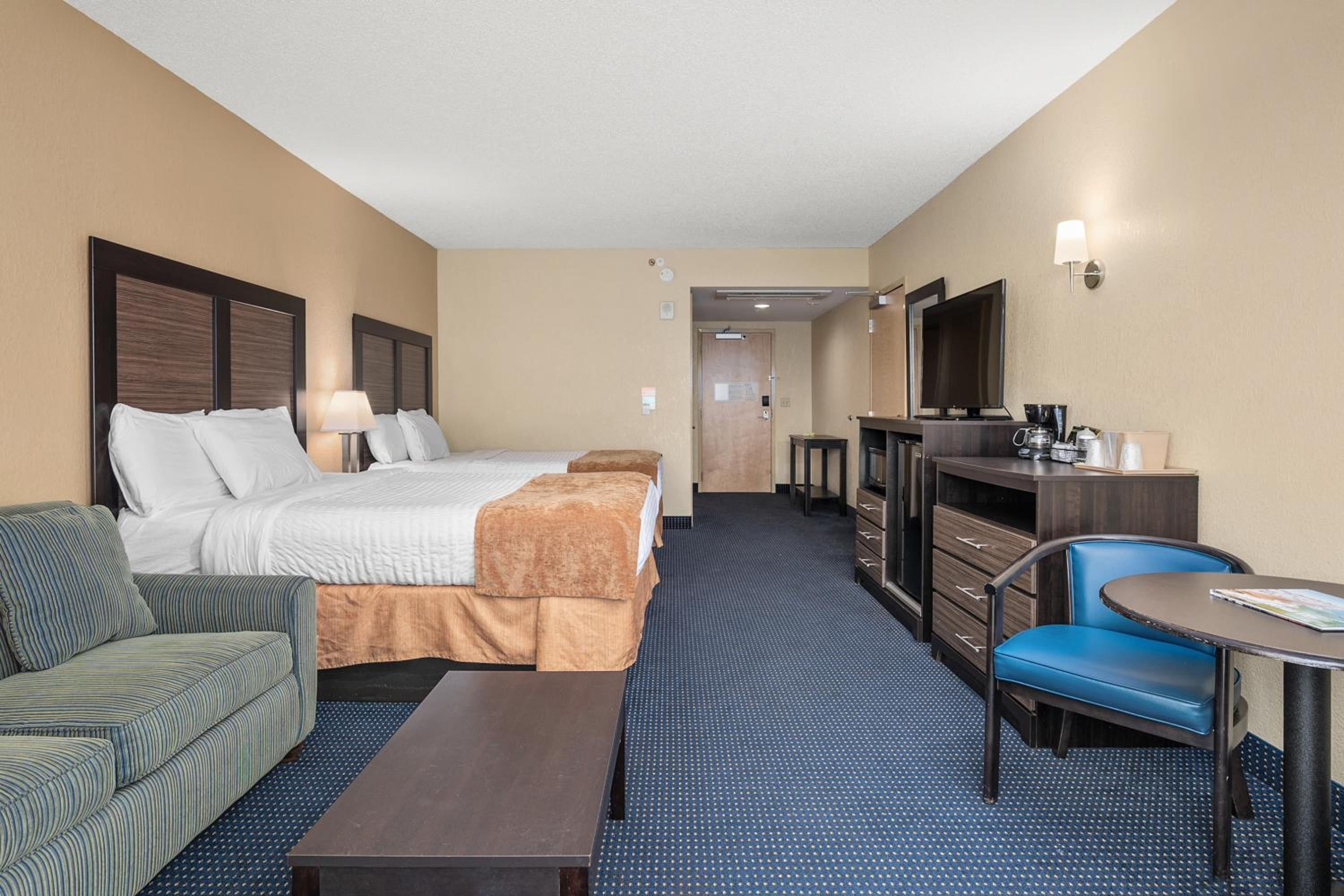 Queen Room with Two Queen Beds - Ocean Front-No Pets Allowed - Photo 4