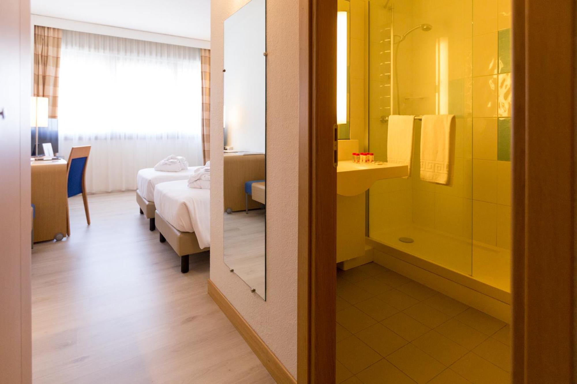 Superior Twin Room - Photo 2