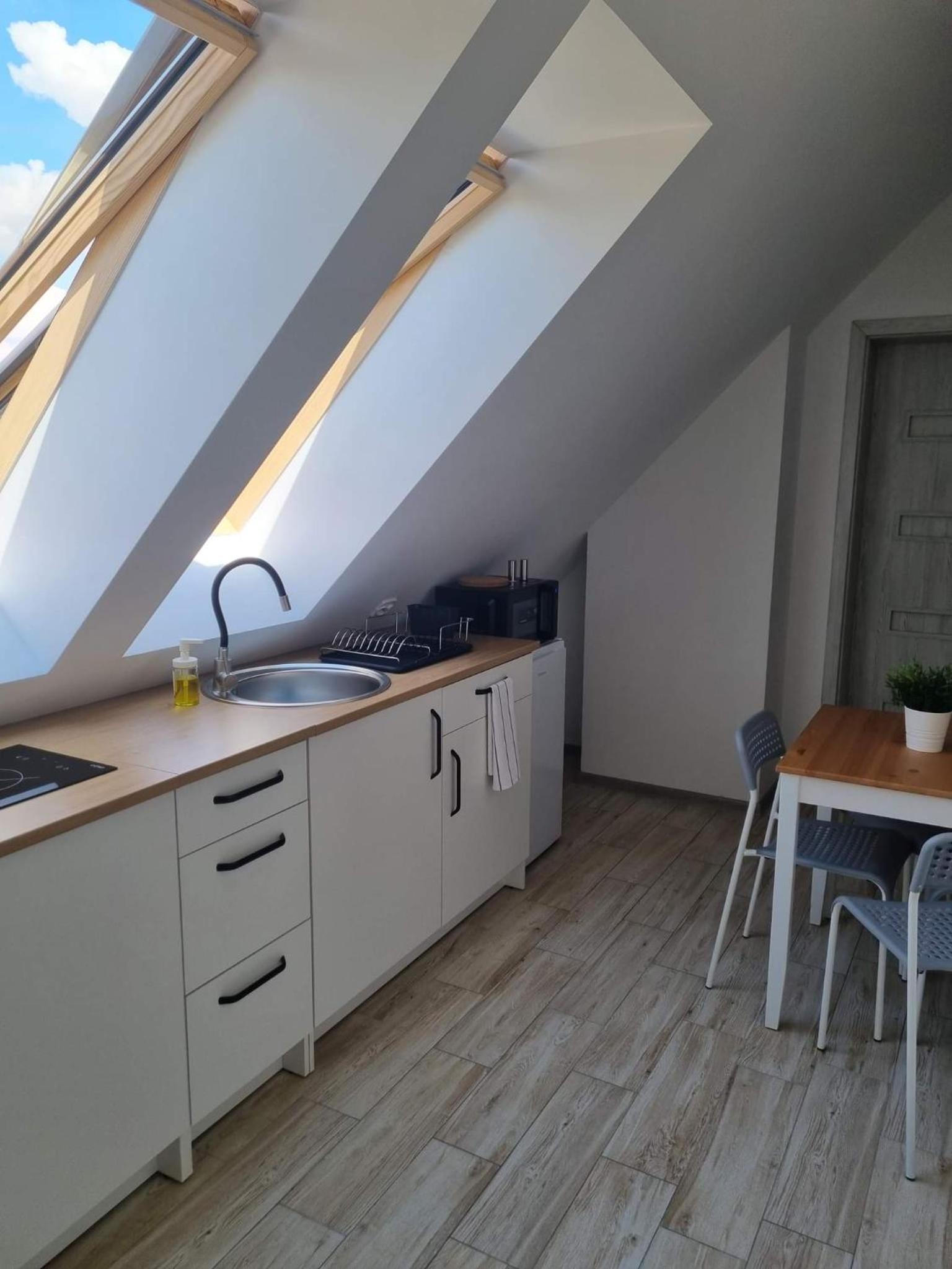 Apartment with Balcony - Photo 9