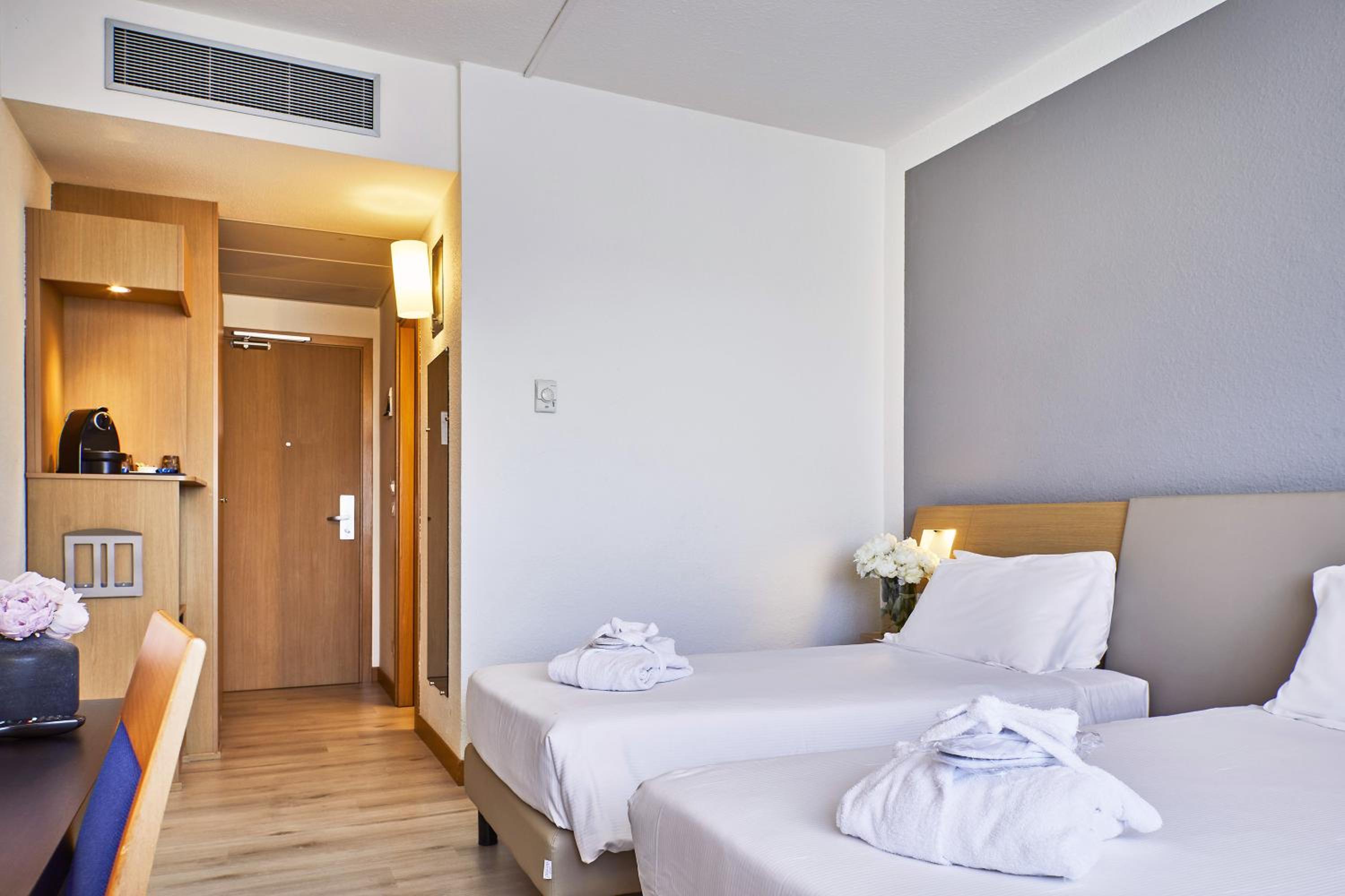 Deluxe Twin Room - Photo 2