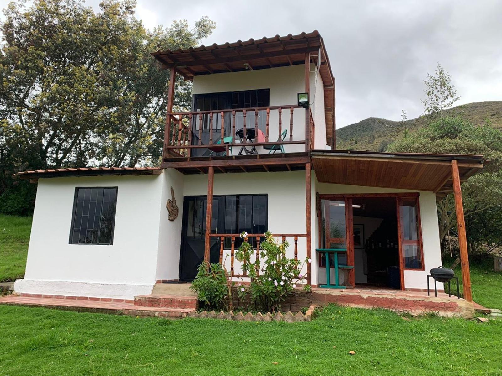 Three-Bedroom House photo 2