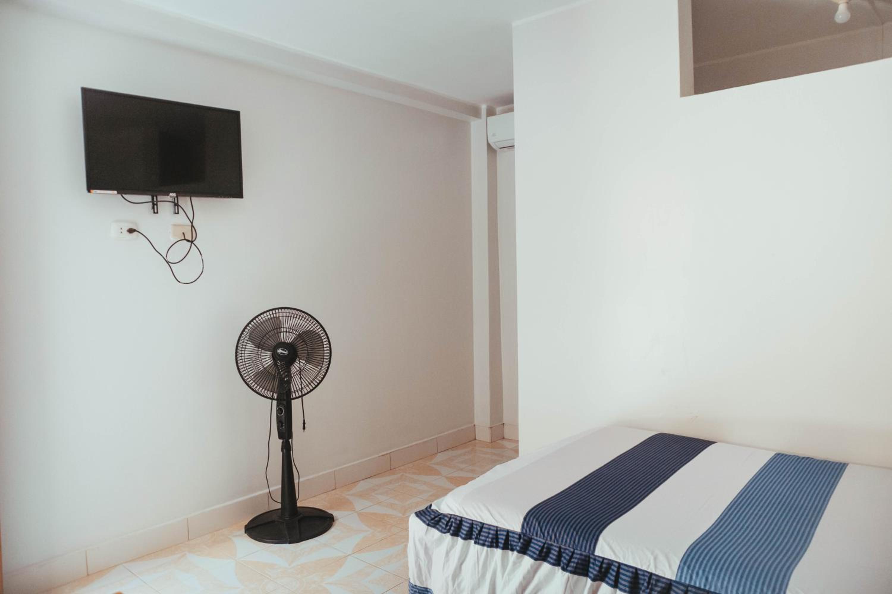 Single Room with Bathroom photo 1