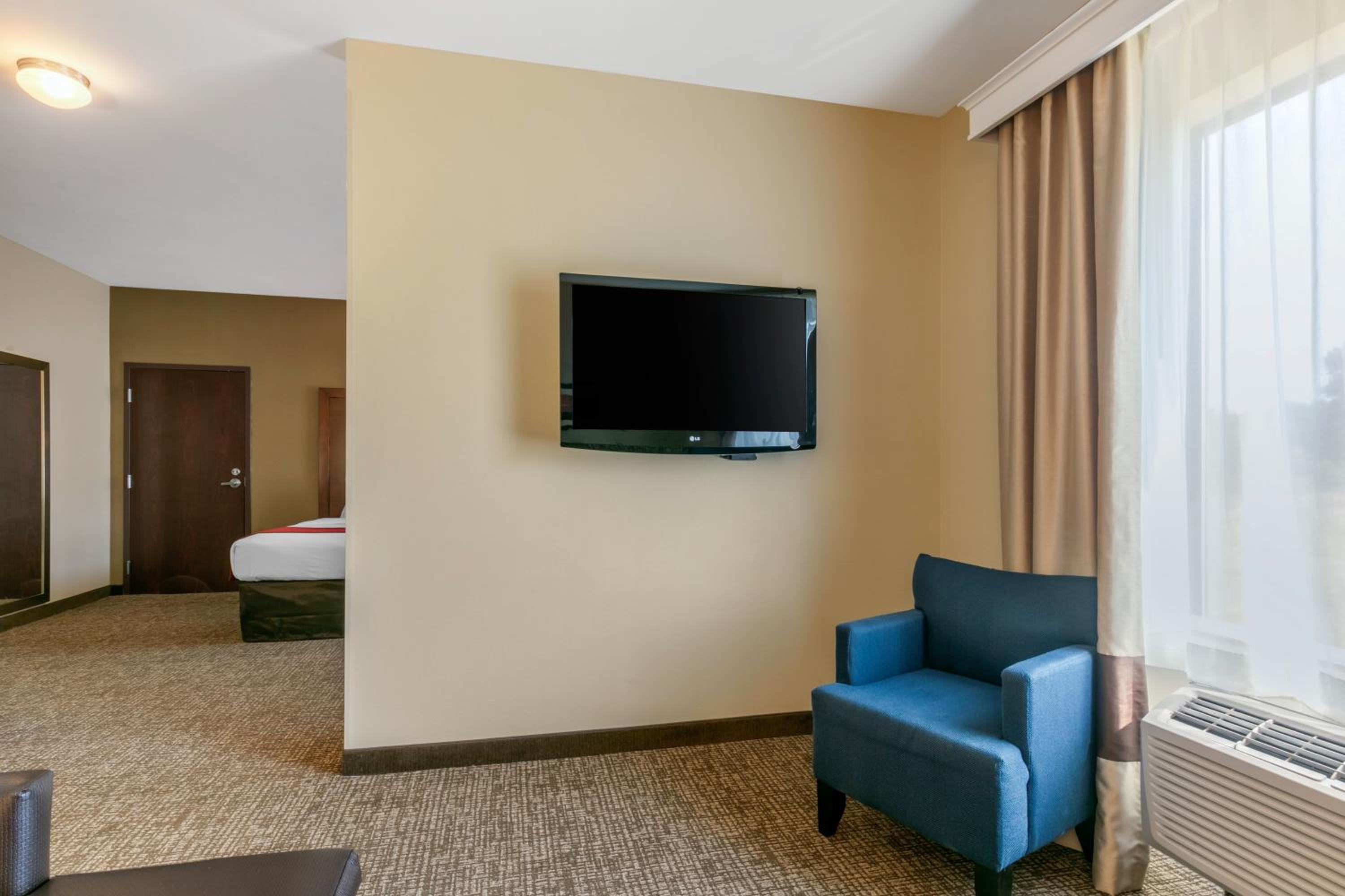 Queen Suite with Two Queen Beds and Roll-In Shower - Accessible/Non-Smoking photo 1