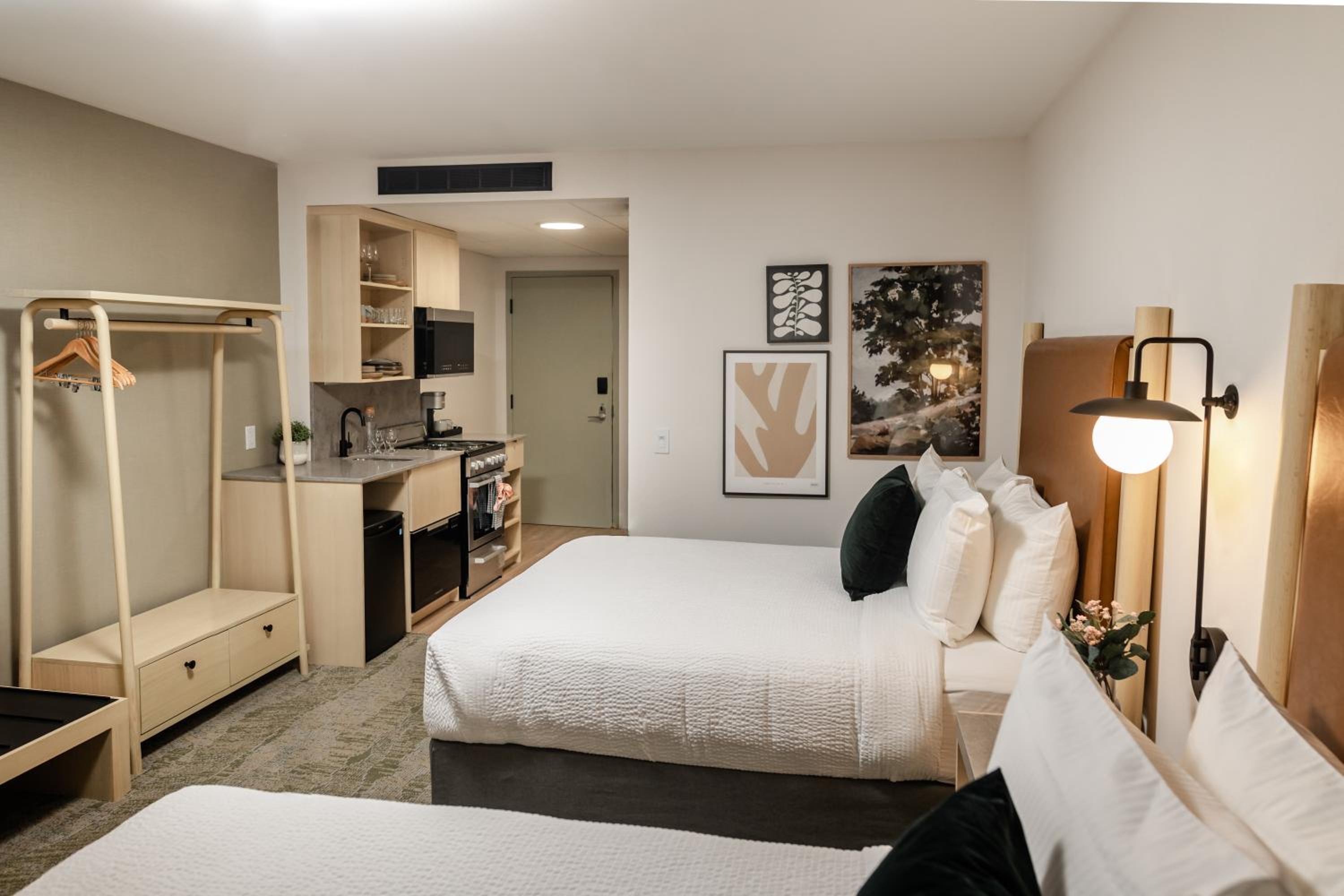 Alpine Kitchen Suite, 2 Queens - Photo 1