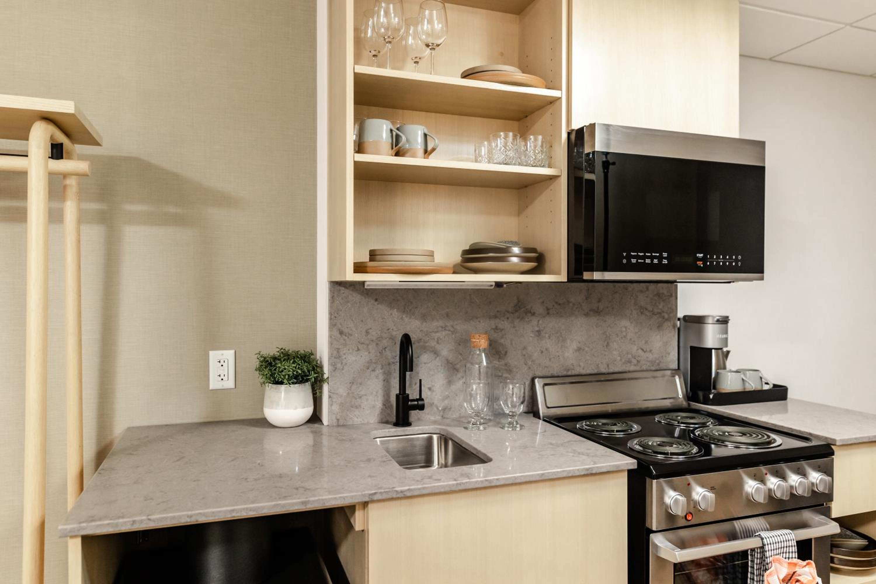 Alpine Kitchen Suite, 2 Queens - Photo 3