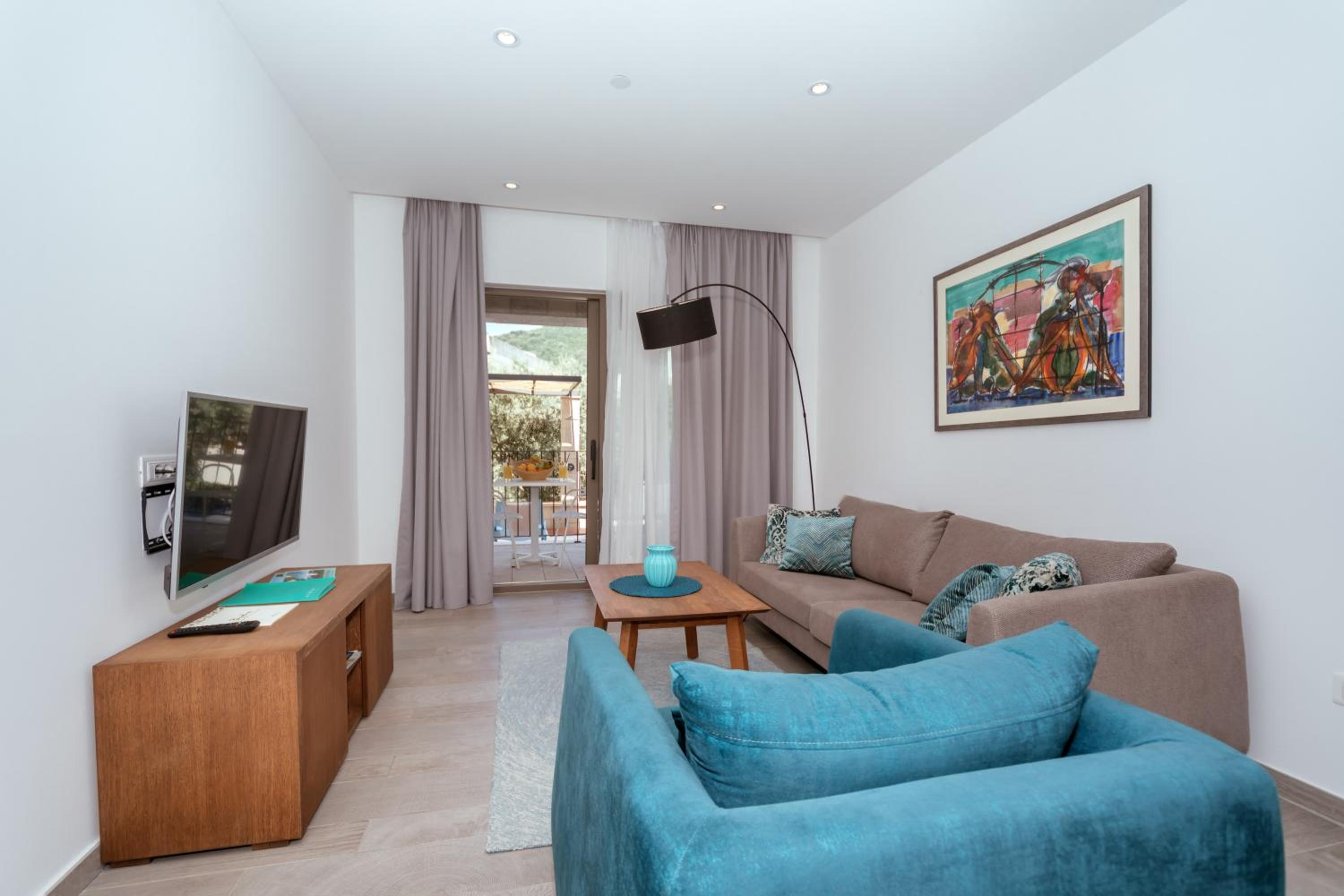 One-Bedroom Apartment with Pool View photo 1