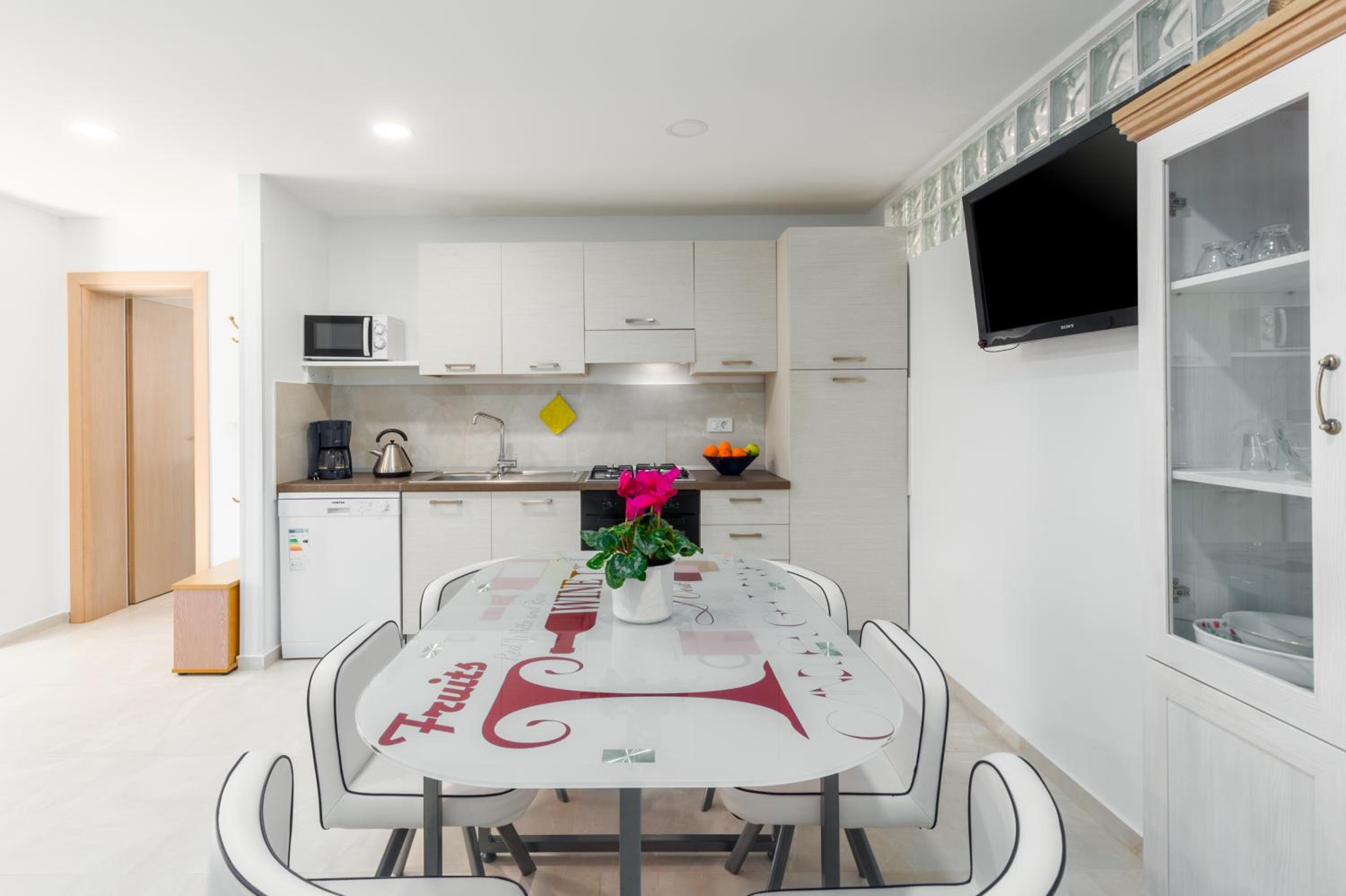 Two-Bedroom Deluxe Apartment with Balcony