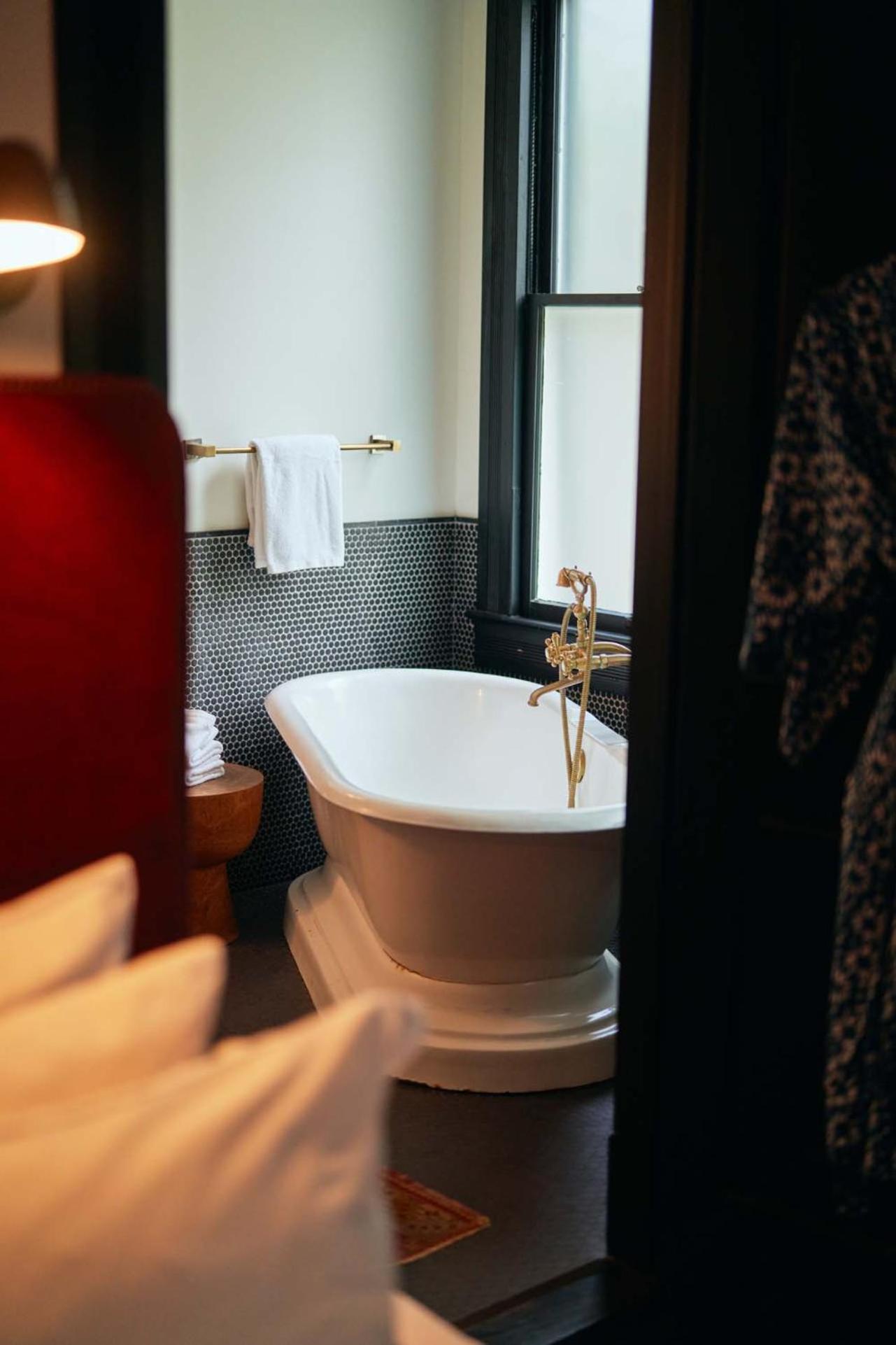 Deluxe King Suite