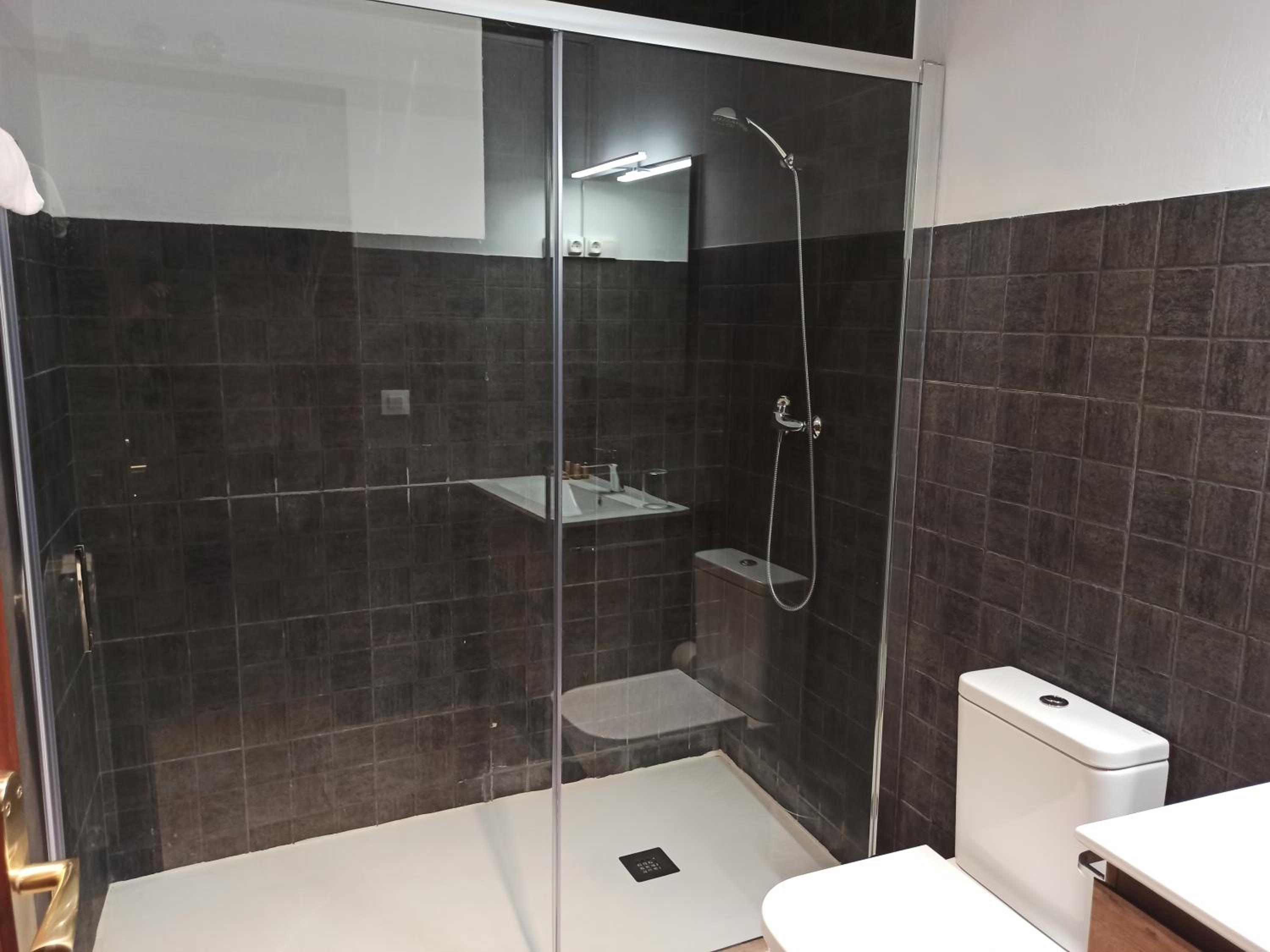 Standard Double Room - Photo 4