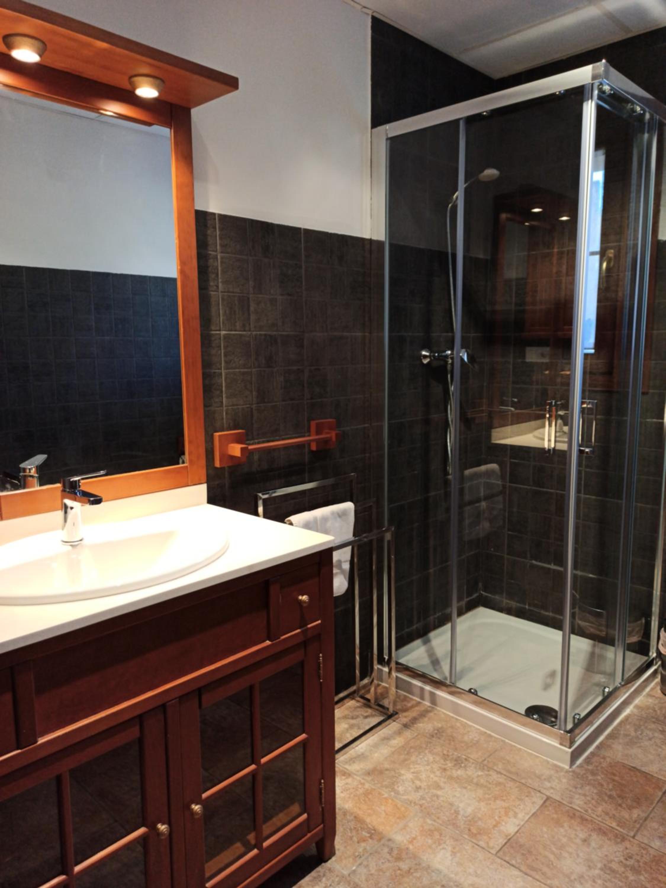 Standard Double Room - Photo 5
