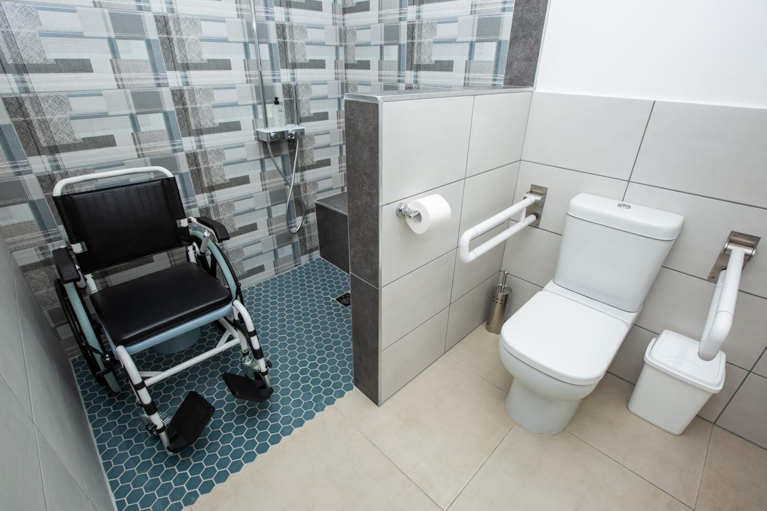 Double or Twin Room - Disability Access photo 2