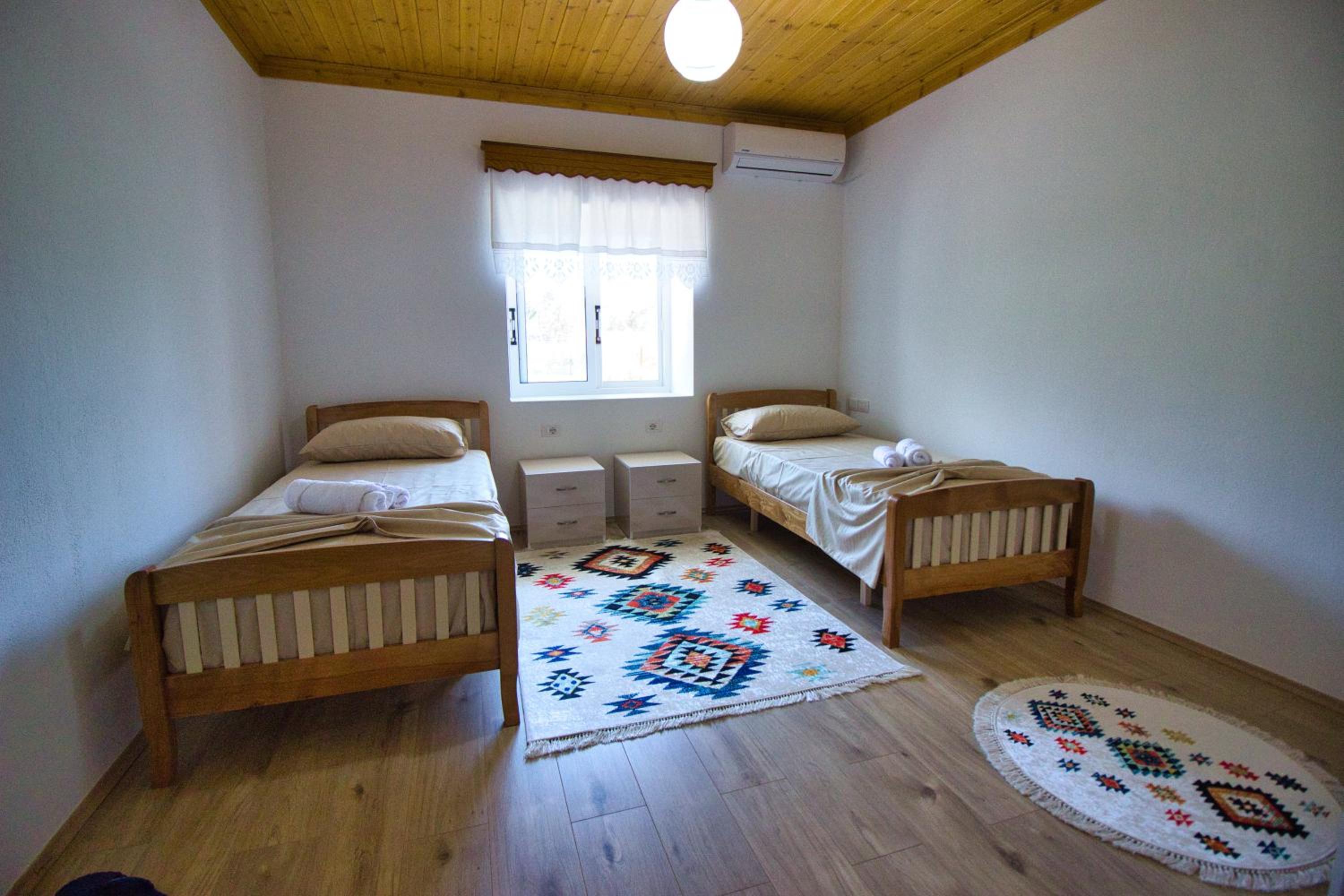 Basic Triple Room with Shared Bathroom
