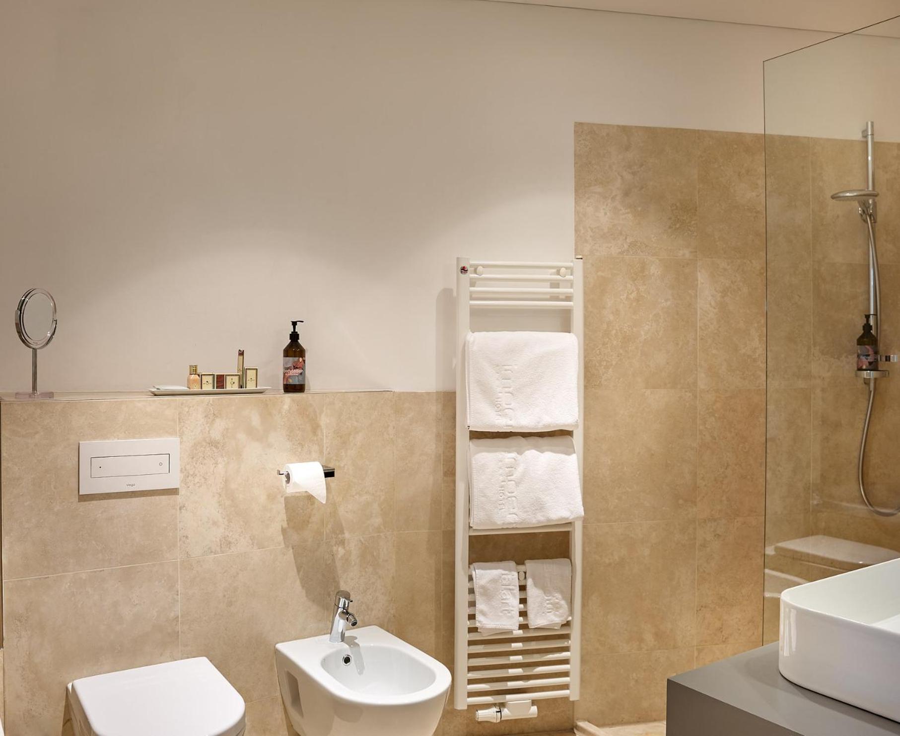 Elegance Double Room - Photo 13