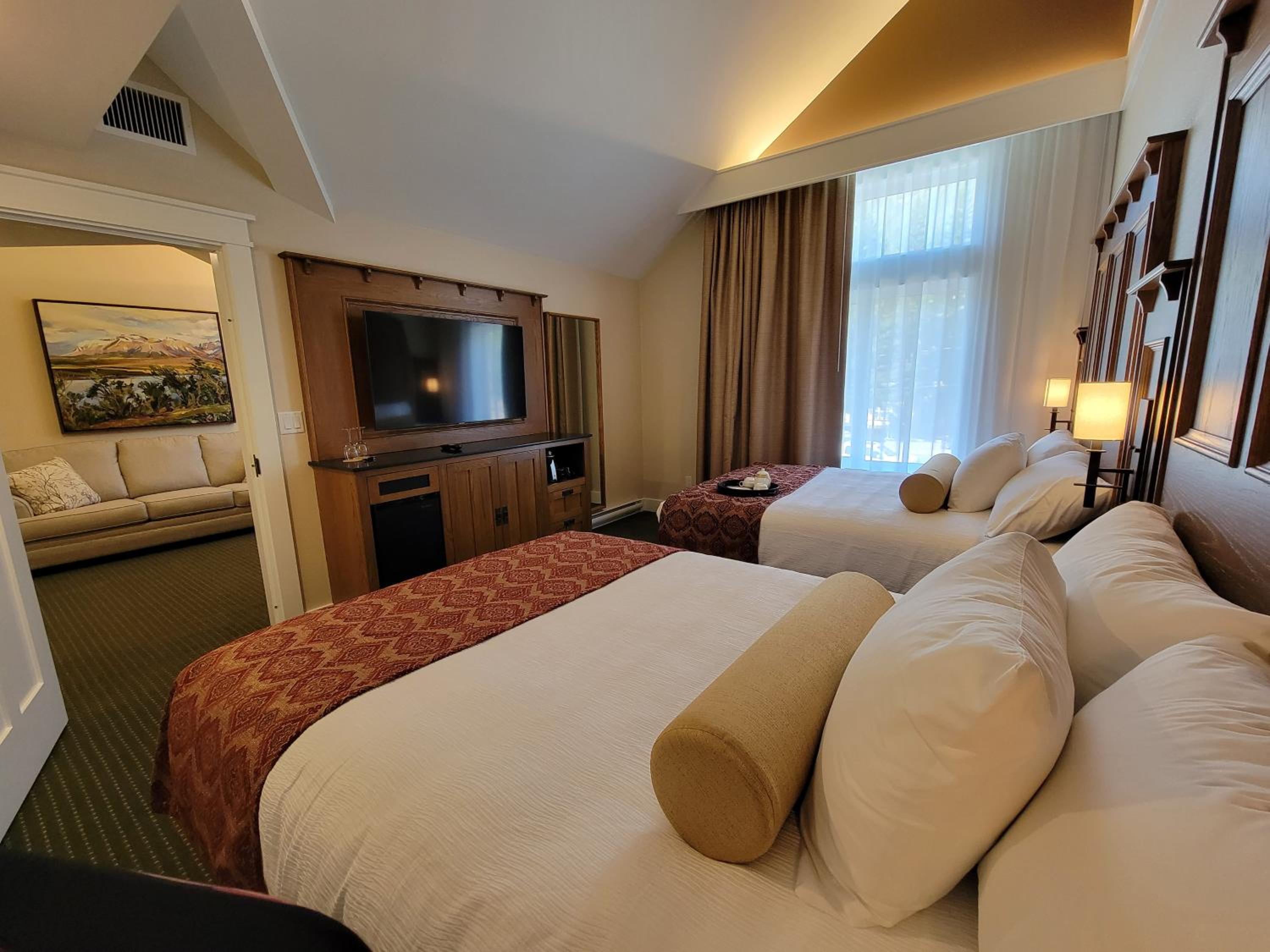 Deluxe Queen Suite