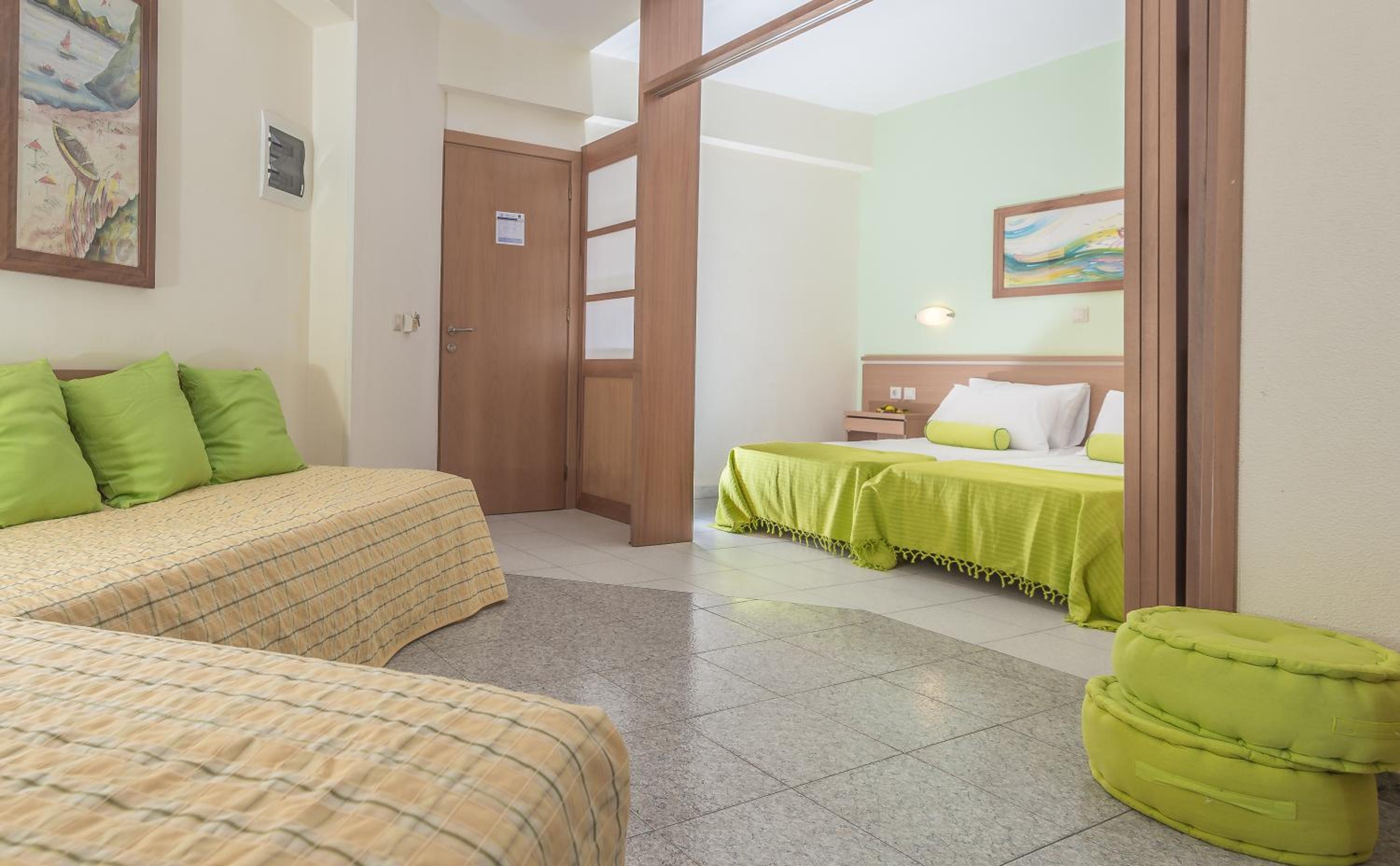 One-Bedroom Apartment with City View photo 1