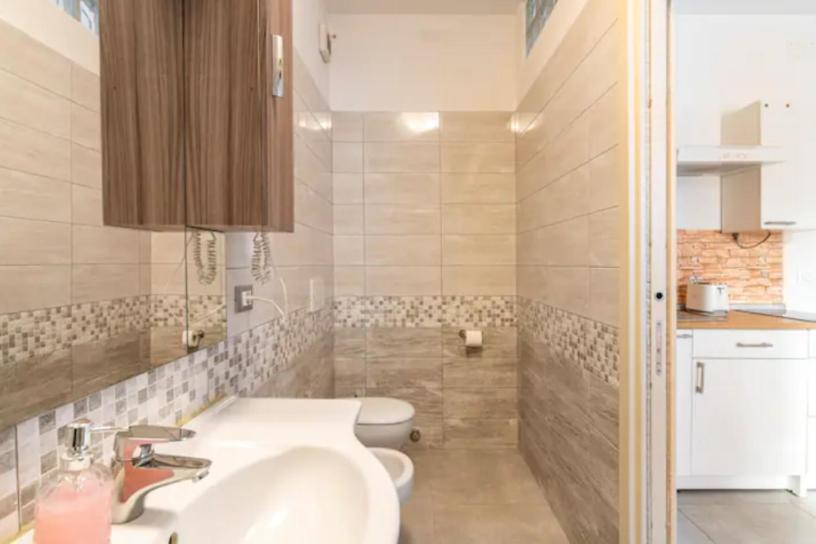 Triple Room with Private Bathroom - Photo 16