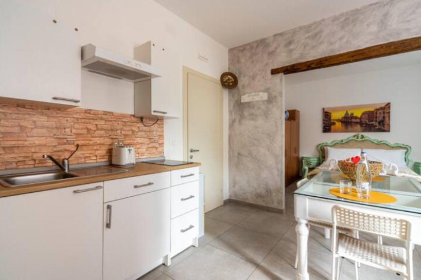 Triple Room with Private Bathroom - Photo 11