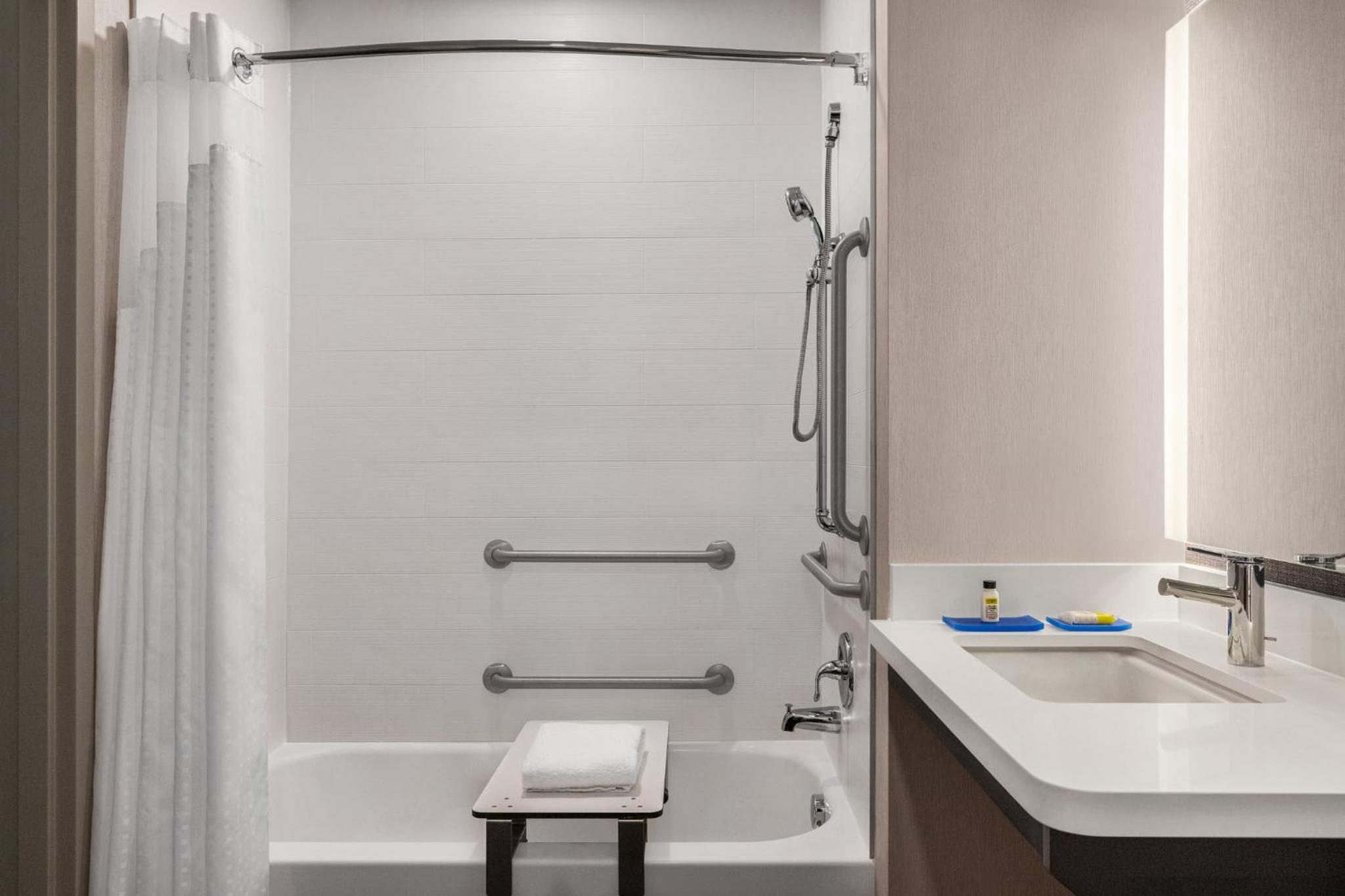 King Room - Mobility Access/Hearing Accessible - Photo 8