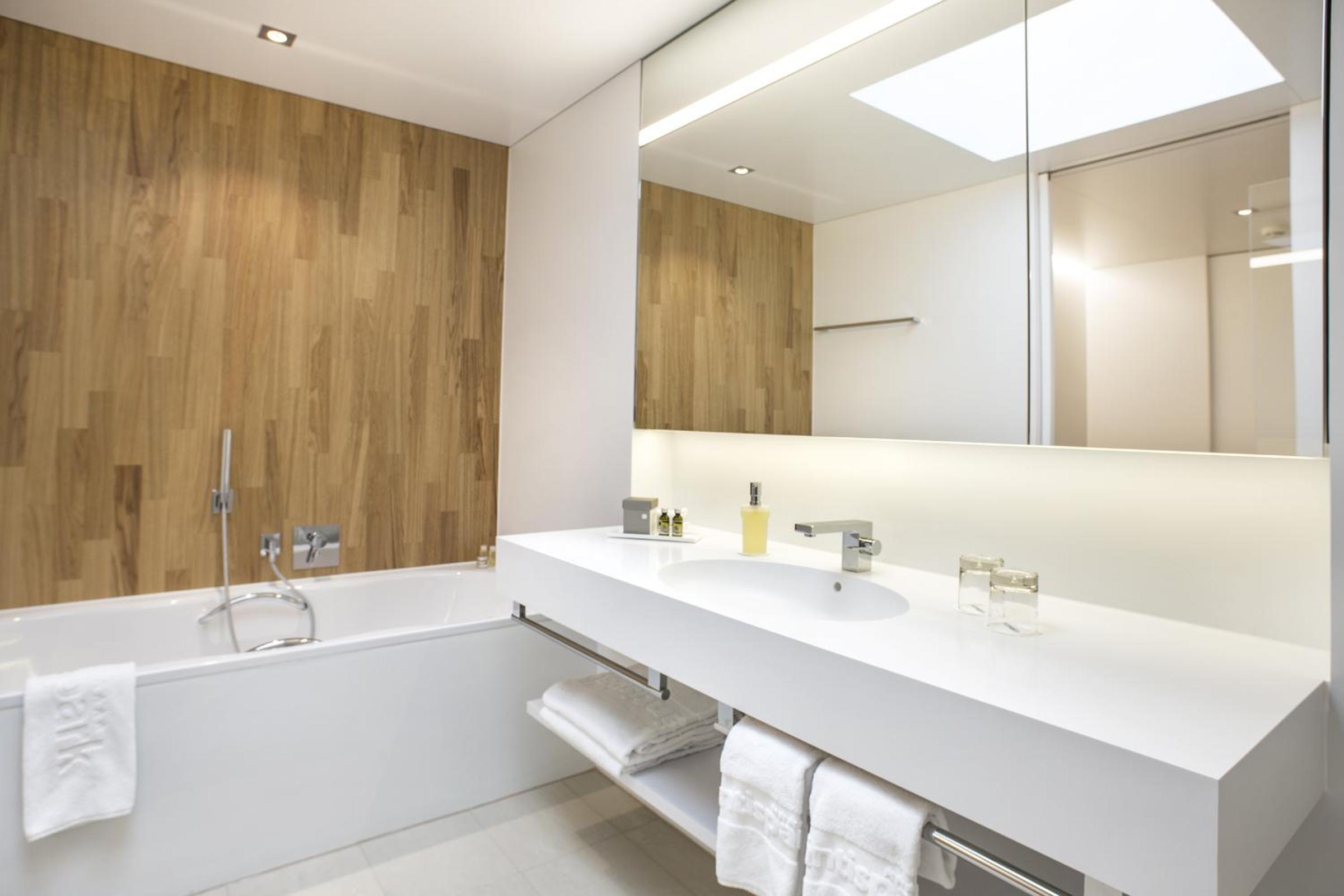 Lifestyle Junior Suite with Balcony photo 3