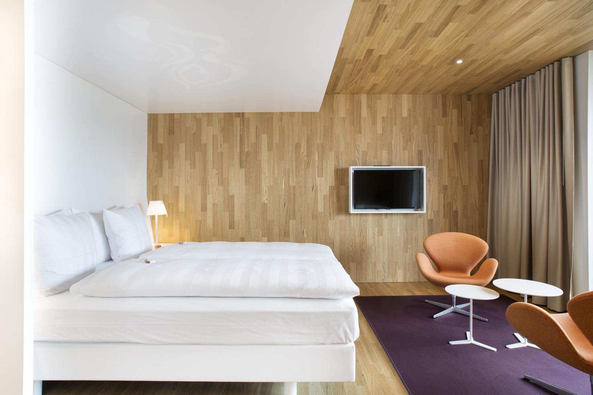 Deluxe Double Room with Balcony photo 2