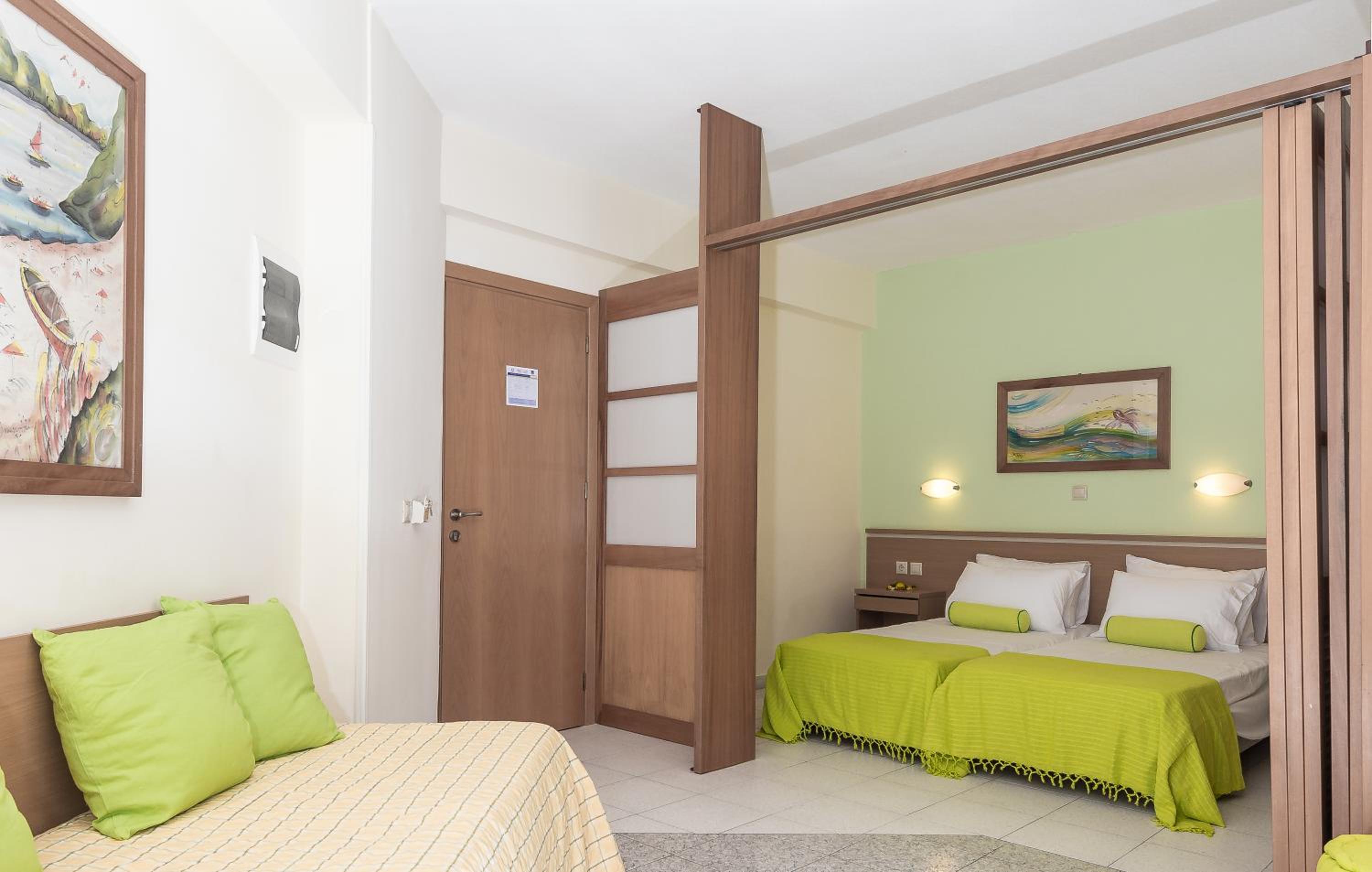 One-Bedroom Apartment with City View photo 3