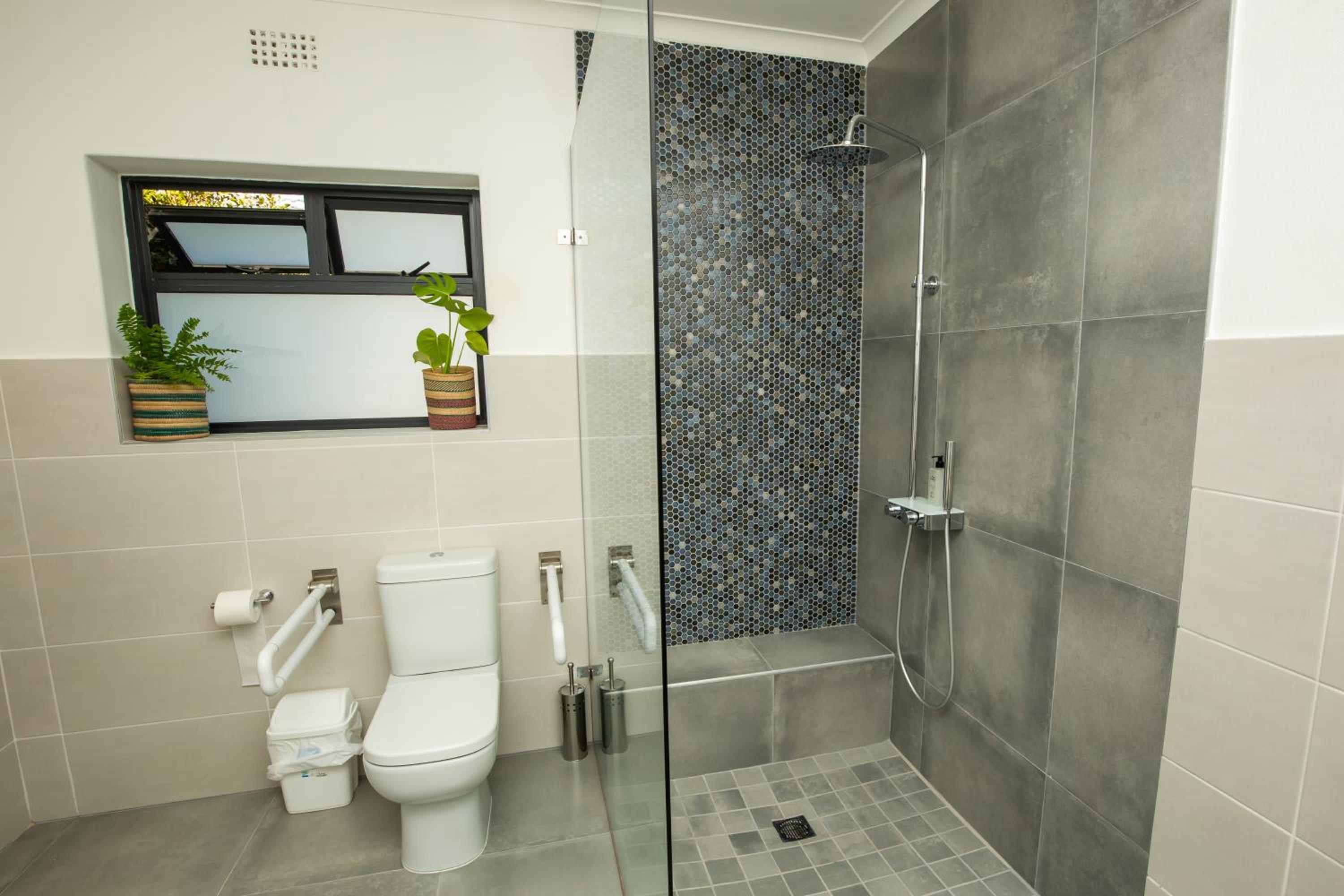 Double or Twin Room - Disability Access photo 3
