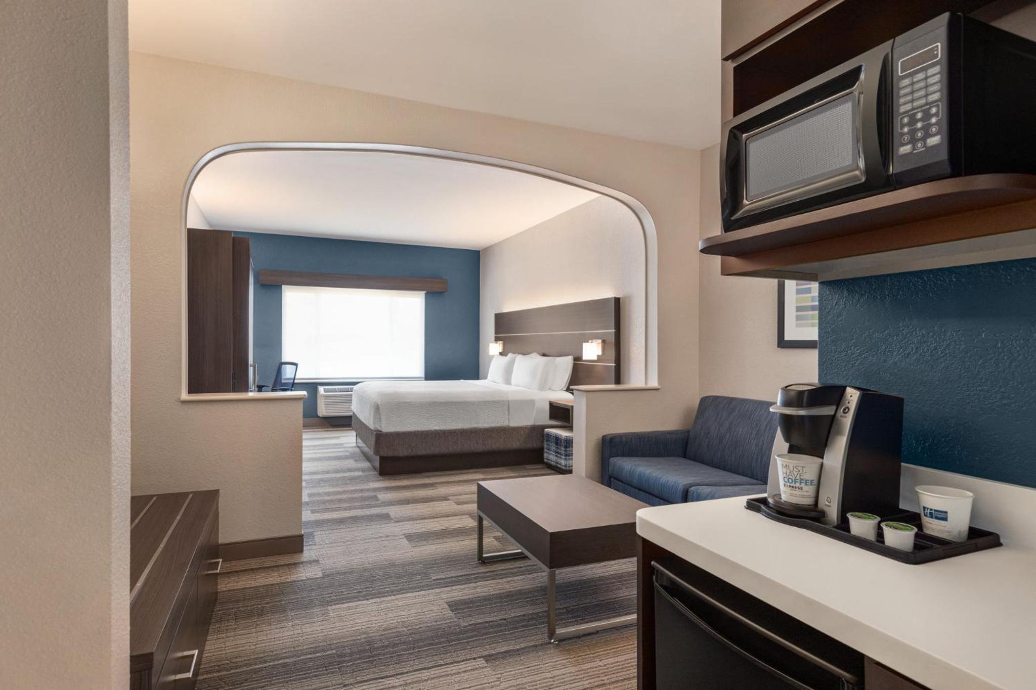 King Suite with Sofa Bed - Photo 4