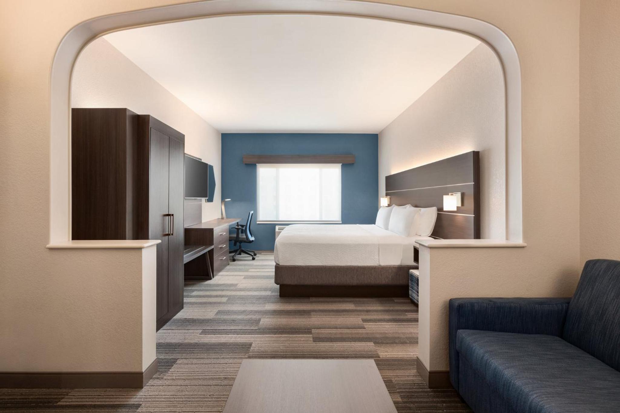 King Suite with Sofa Bed - Photo 5