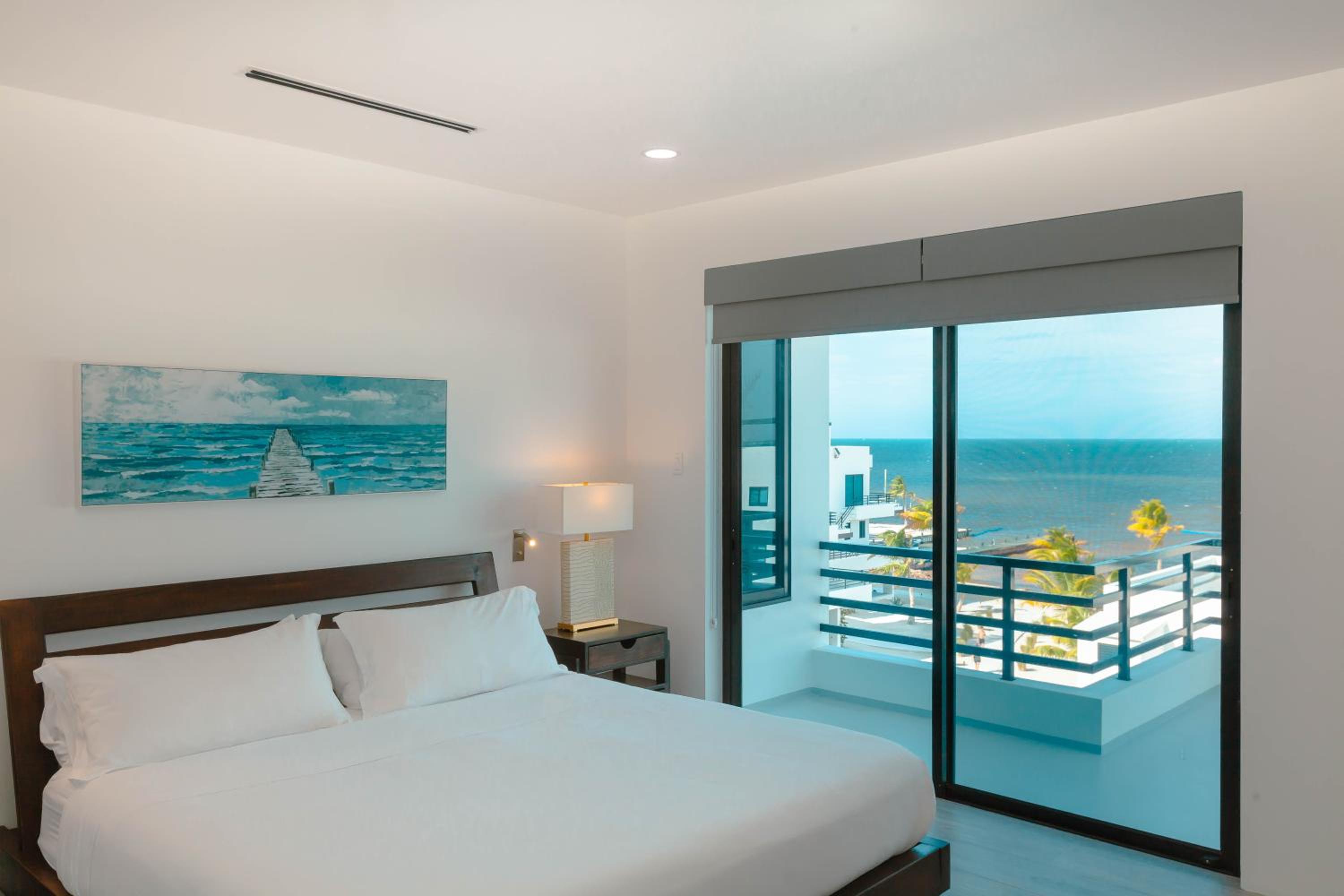 Superior King Suite photo 3