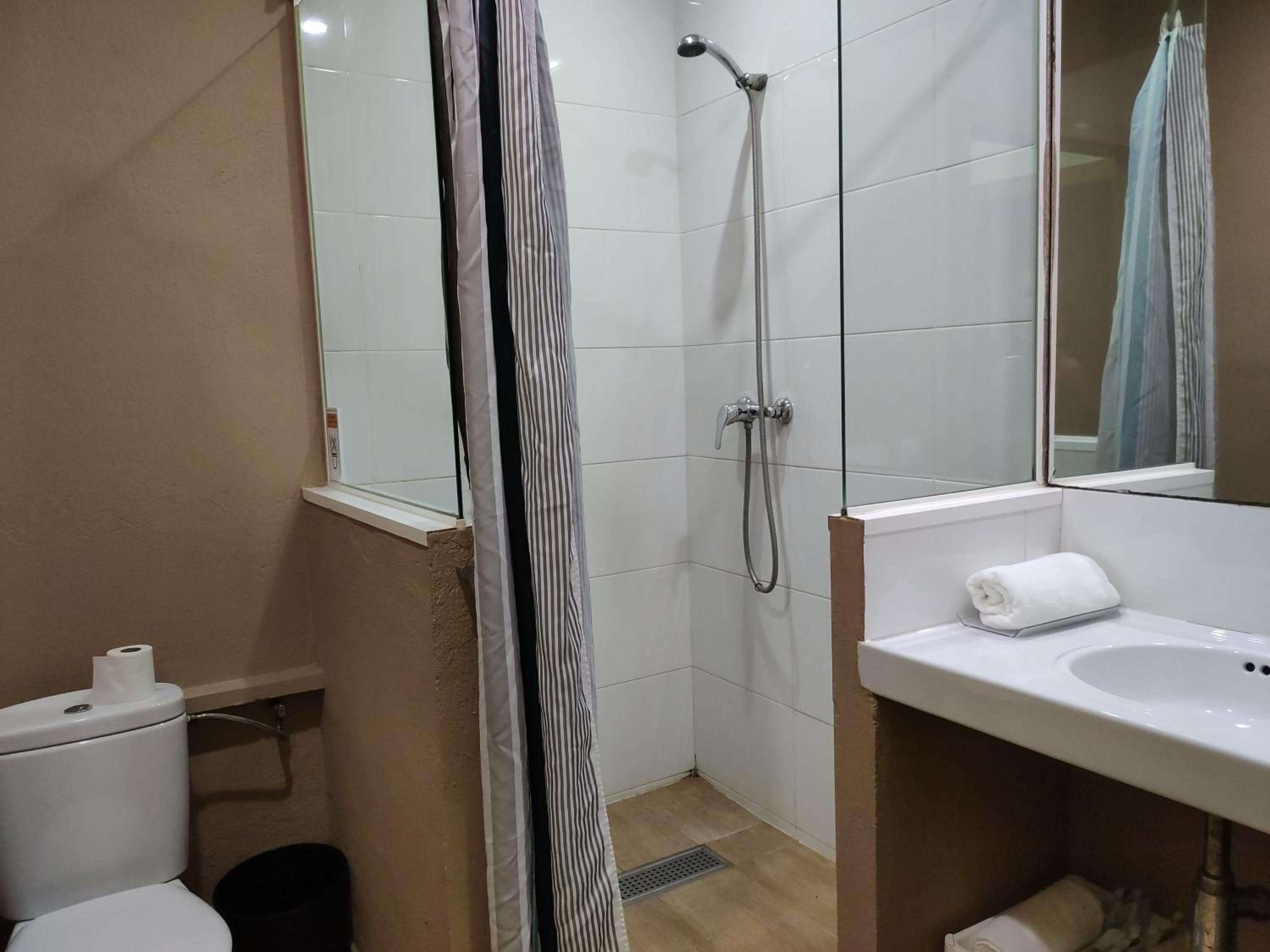 Double Room with Shared Bathroom photo 2